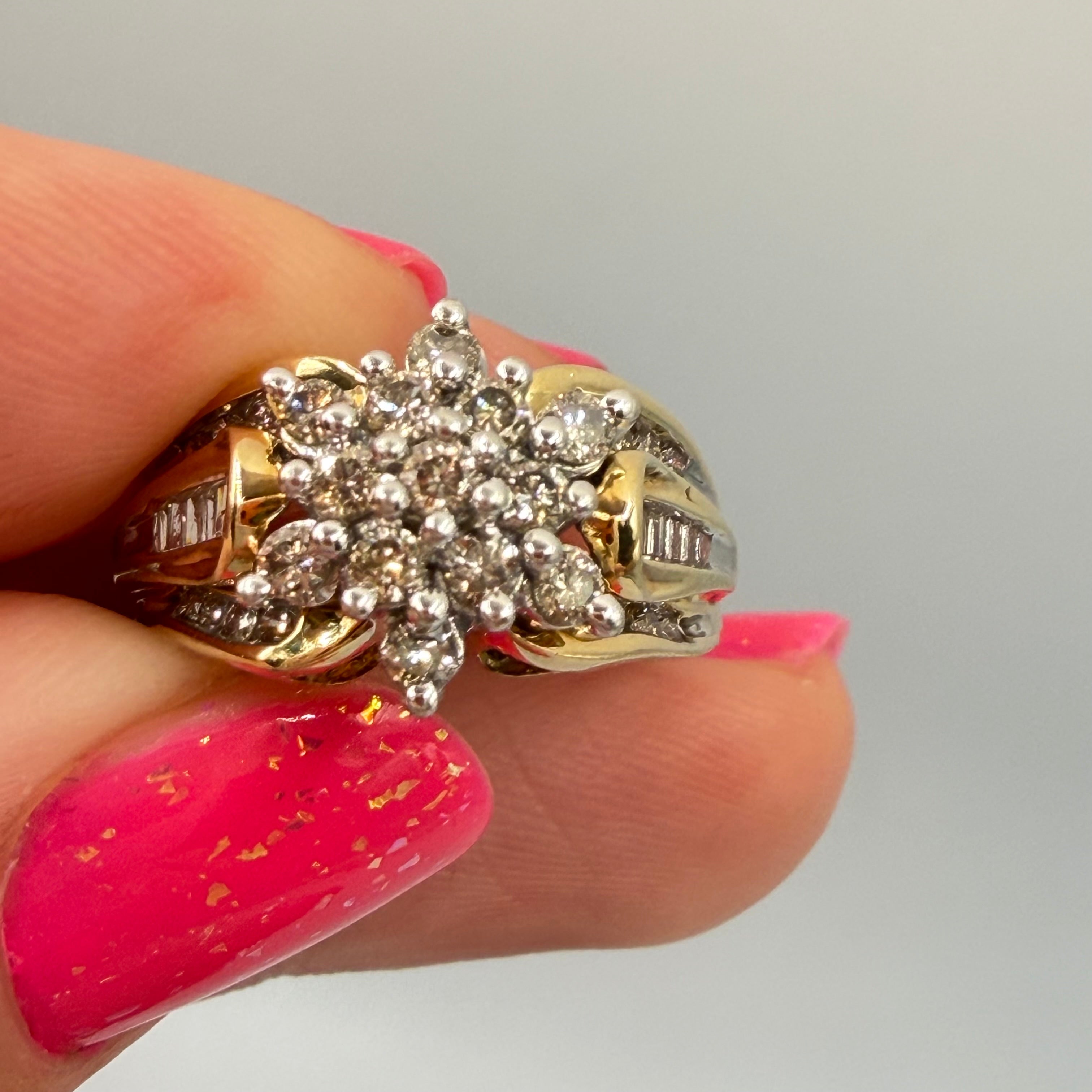 Jane Seymour Solid 10K Yellow Gold Ring with Diamond Cluster – Size 7