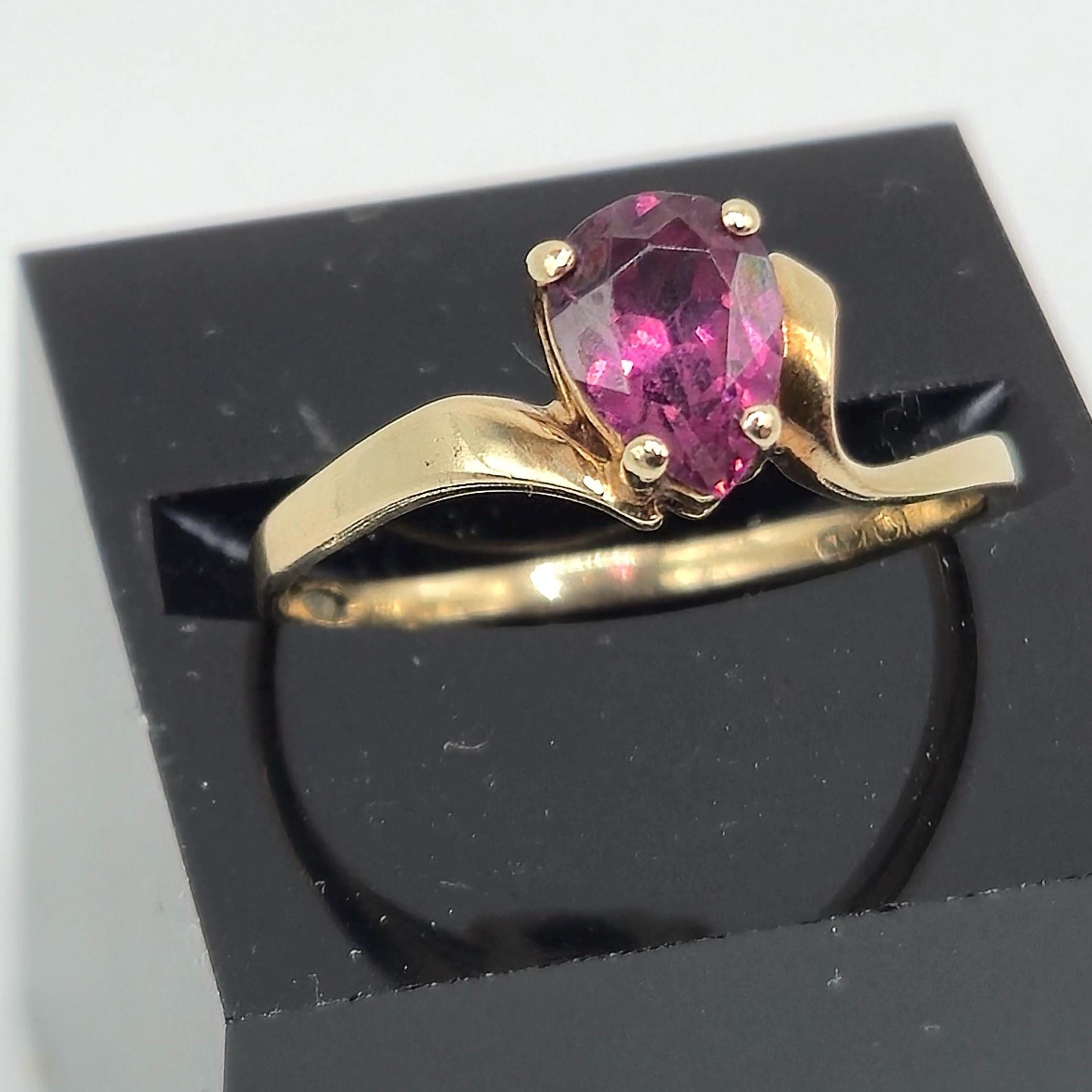 10KP Gold Pear Shaped Rhodolite Garnet Ring Size 6.25