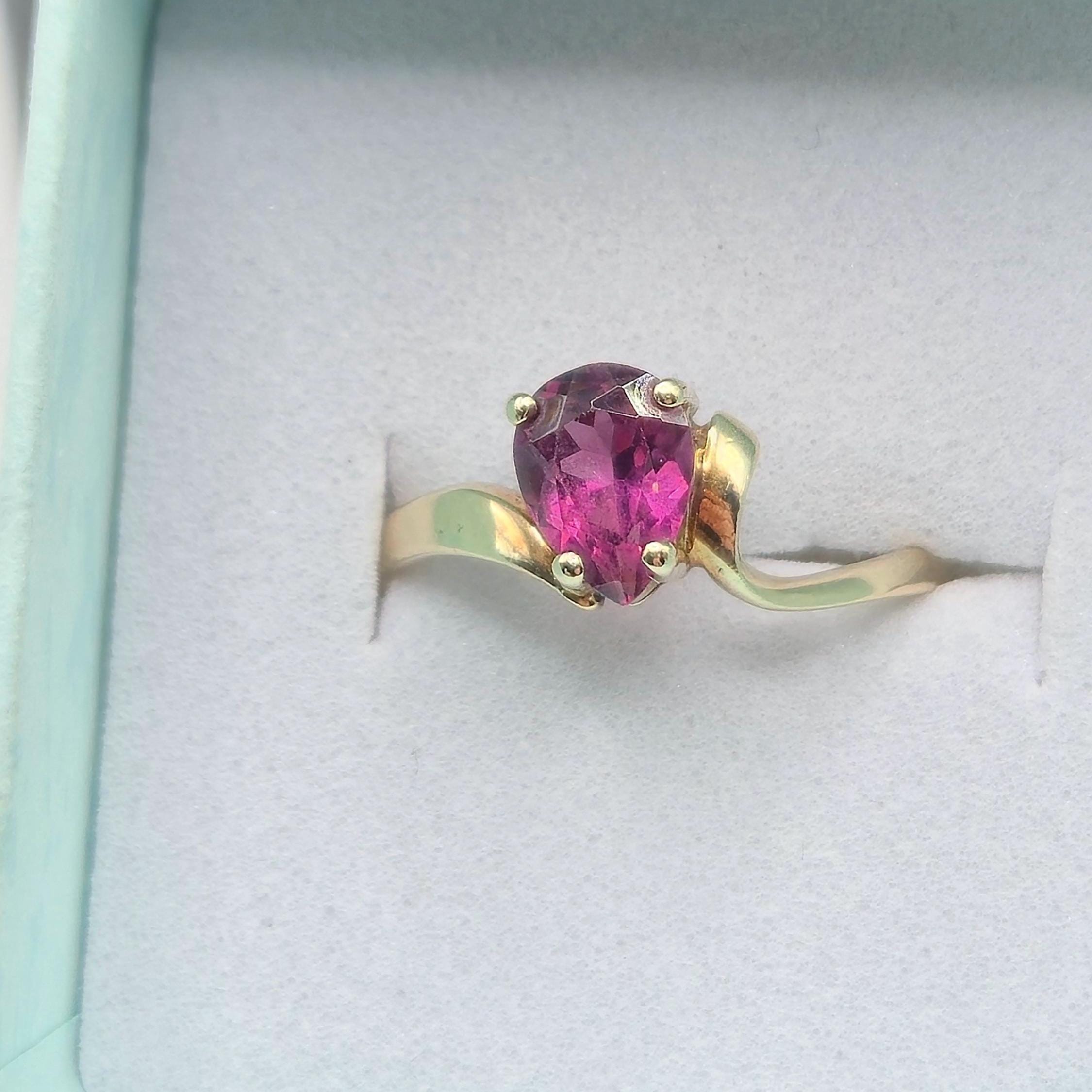 10KP Gold Pear Shaped Rhodolite Garnet Ring Size 6.25