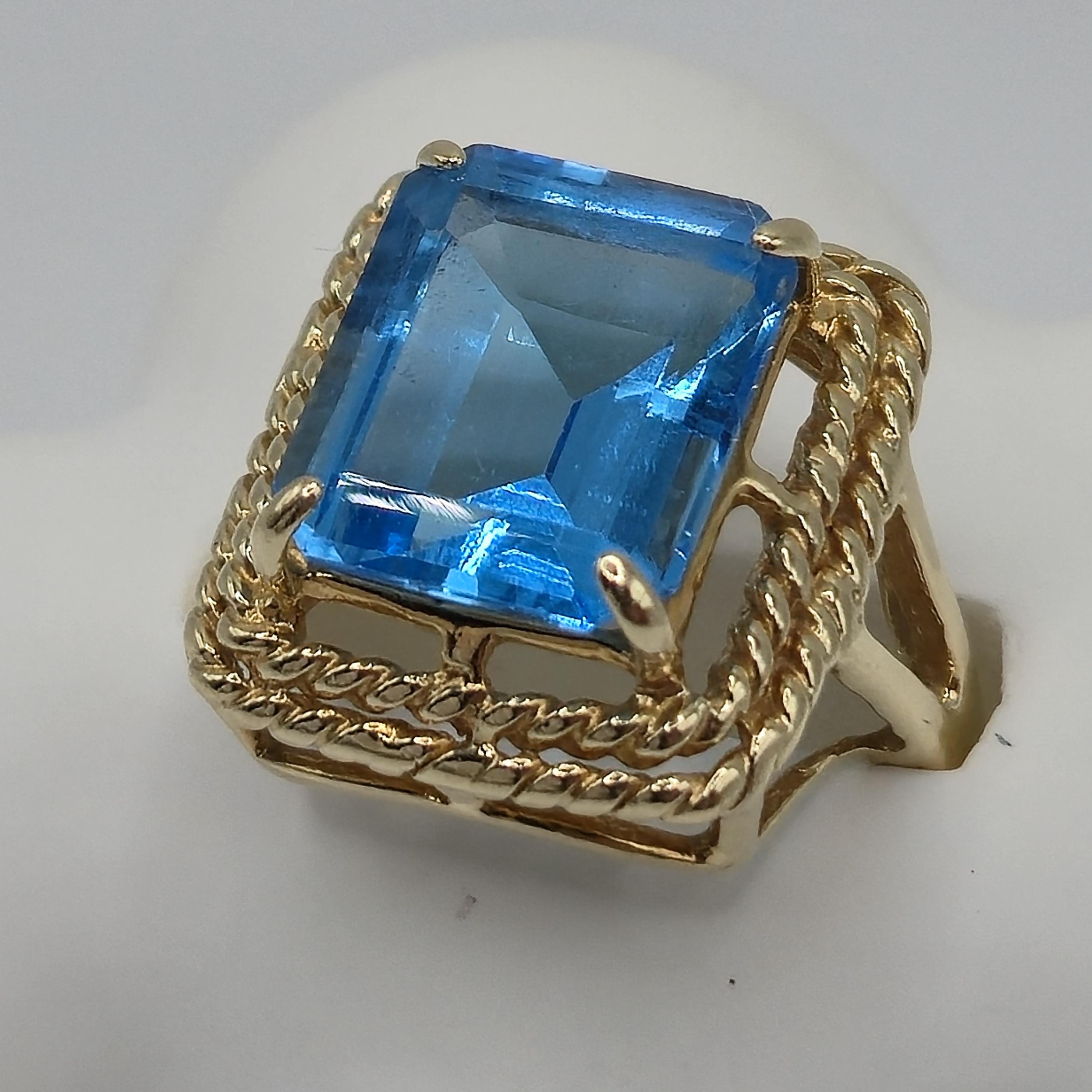 10K Gold Blue Topaz Large Stone Ring Size 7