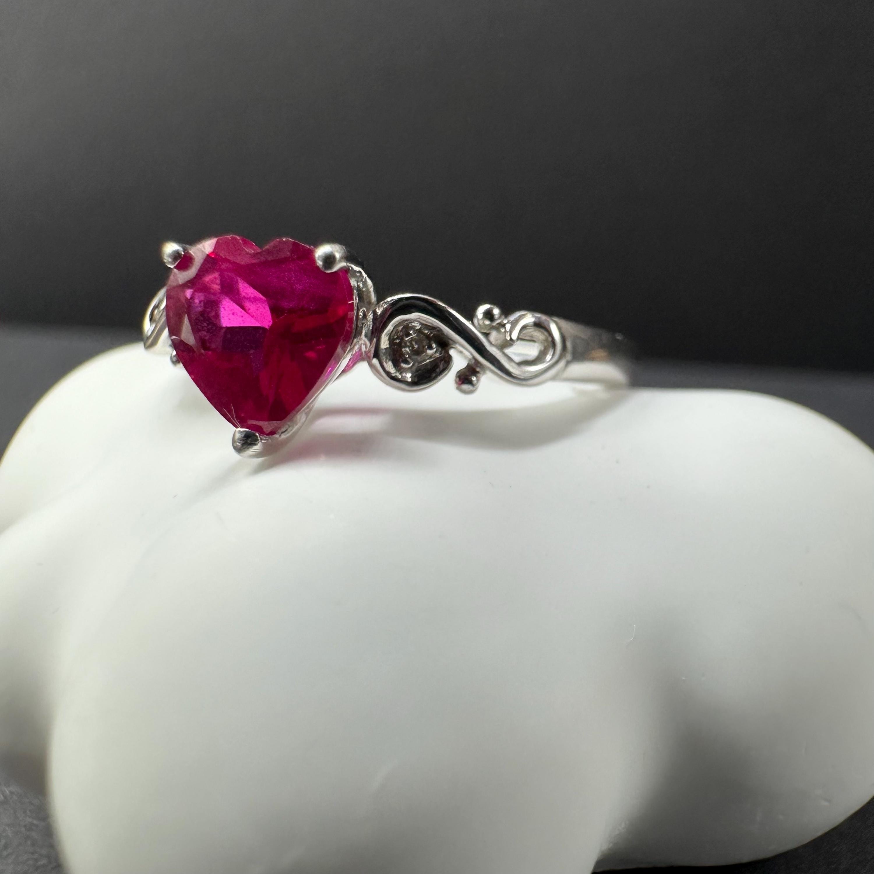 10K Gold Heart Shaped Ruby Ring Size 8.25