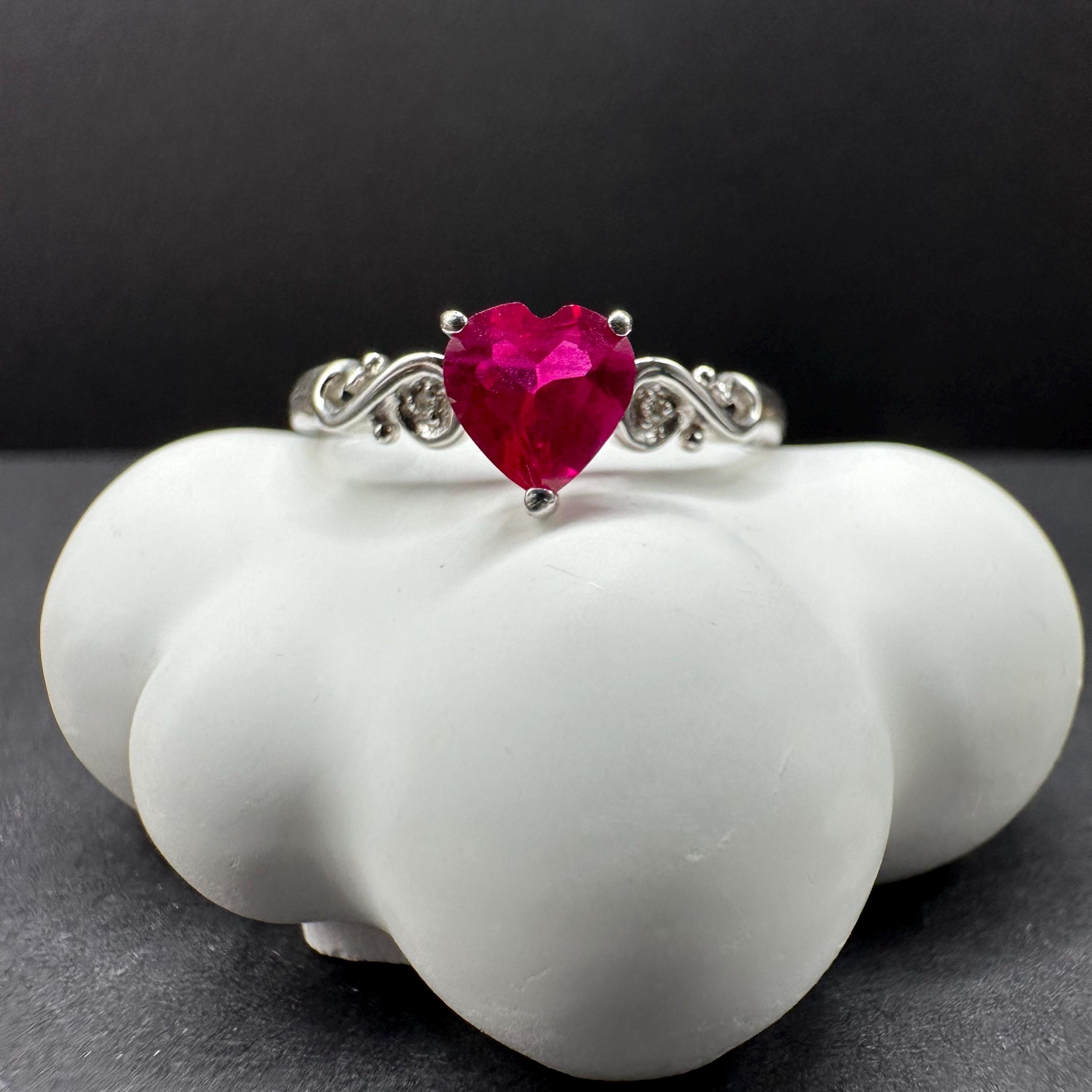 10K Gold Heart Shaped Ruby Ring Size 8.25