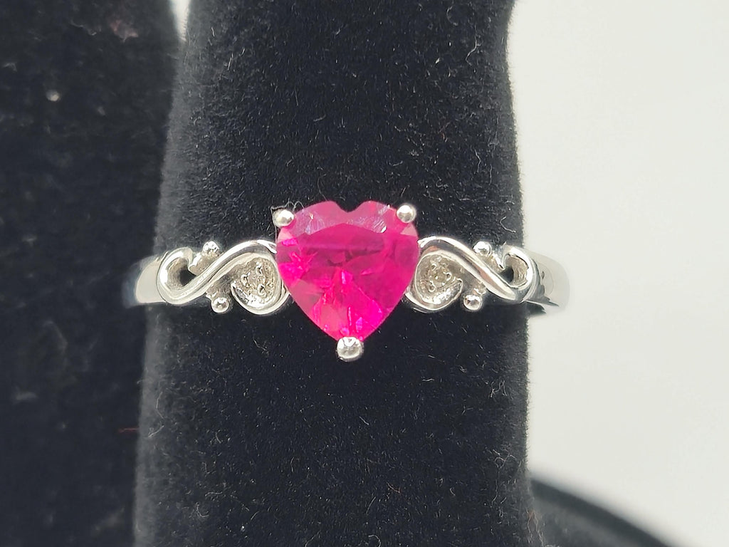10K Gold Heart Shaped Ruby Ring Size 8.25