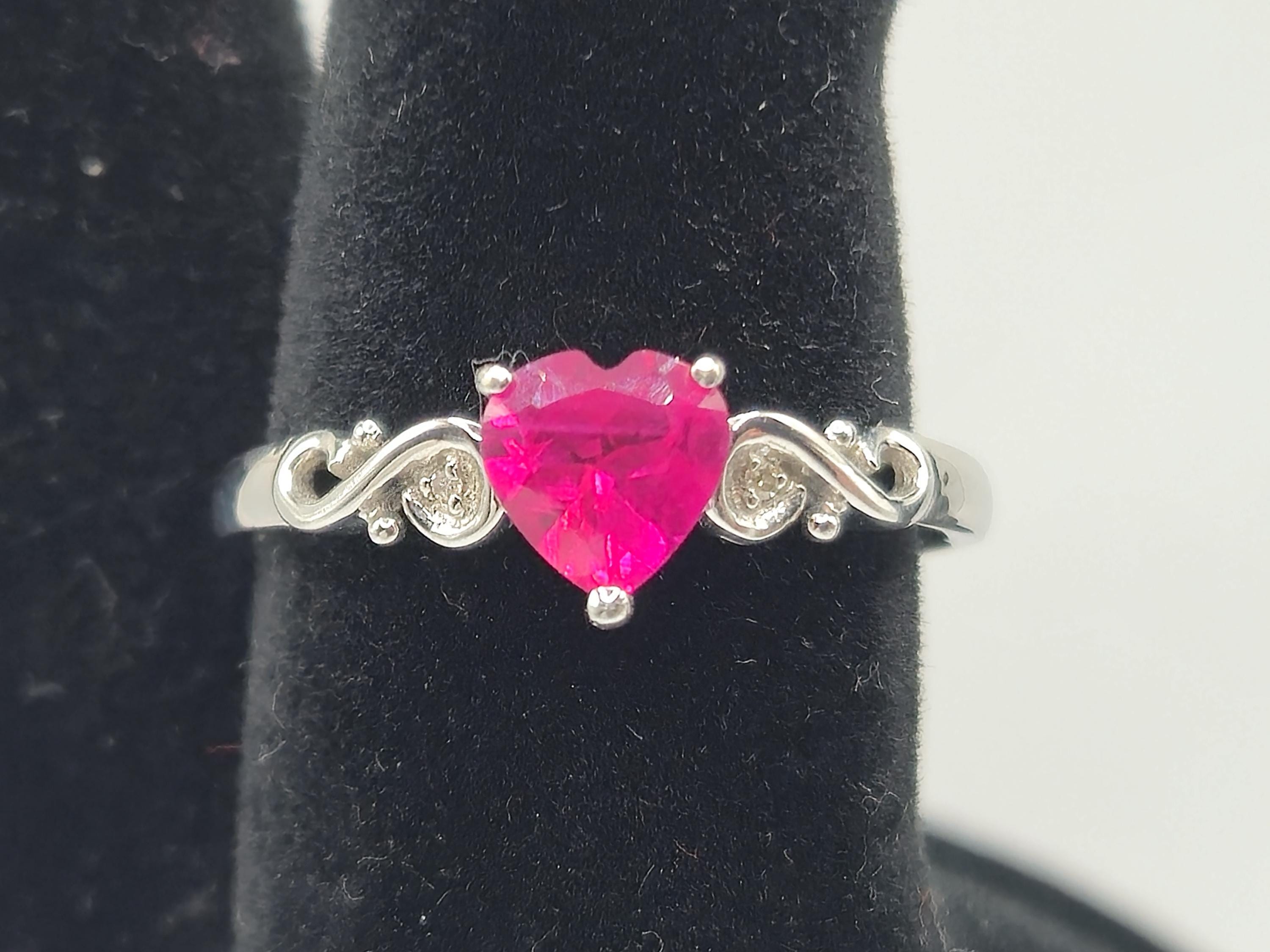10K Gold Heart Shaped Ruby Ring Size 8.25