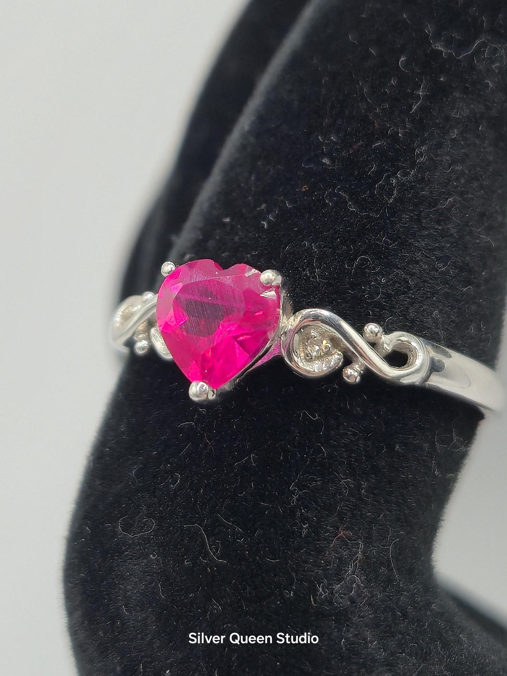 10K Gold Heart Shaped Ruby Ring Size 8.25