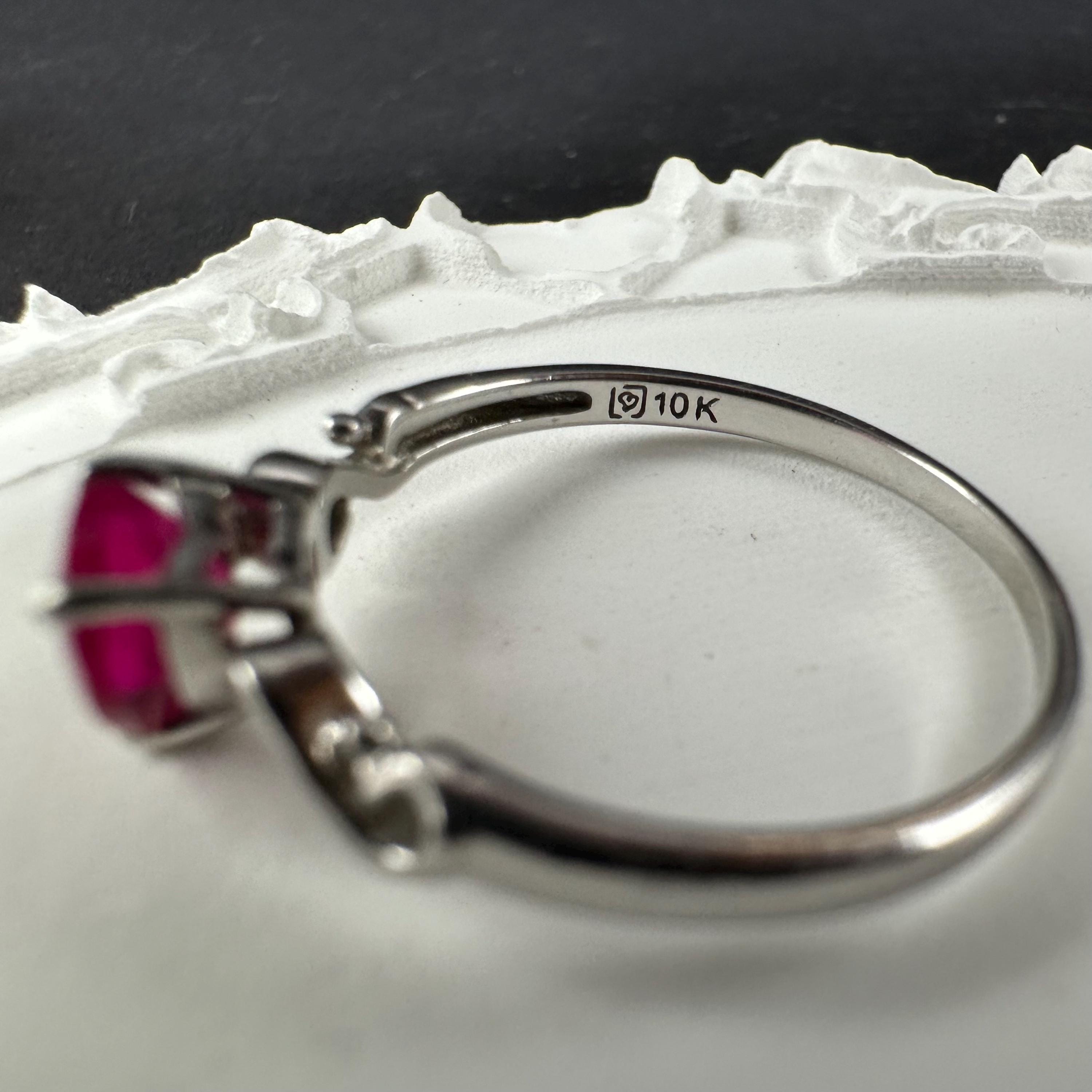 10K Gold Heart Shaped Ruby Ring Size 8.25