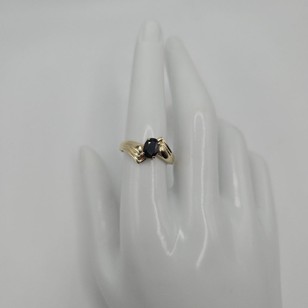10K Gold and Blue Sapphire Ring Size 7.75
