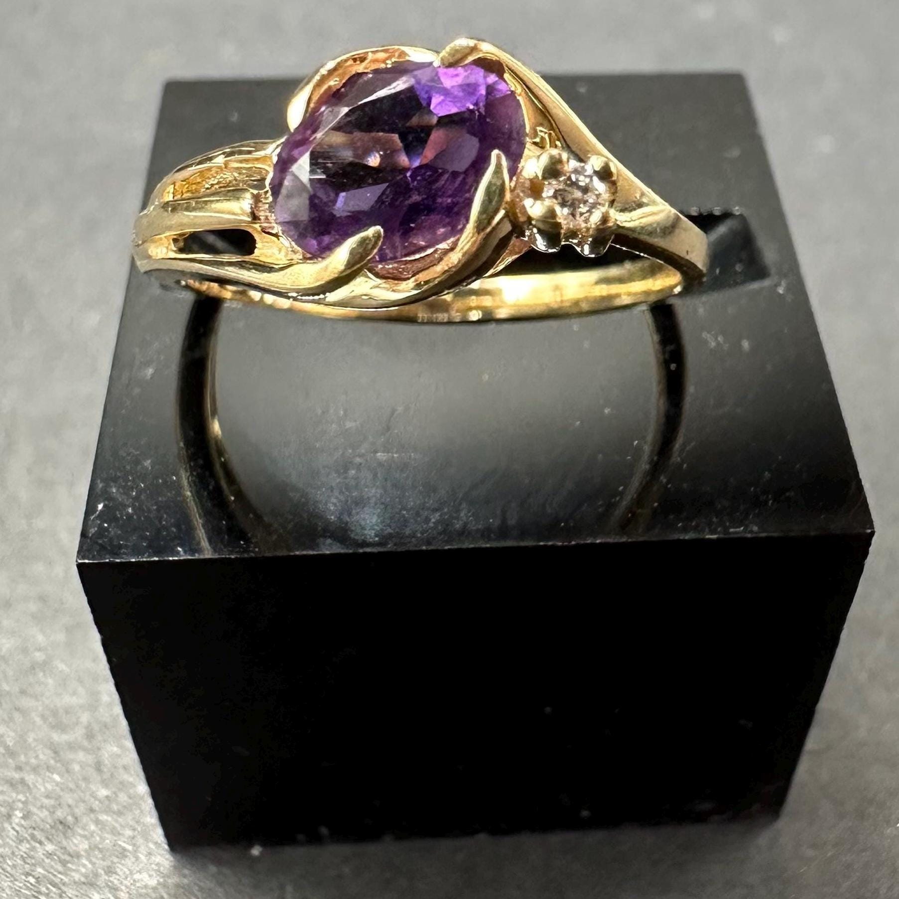 14K Gold Ring with Amethyst and Diamond Accent Size 6.25