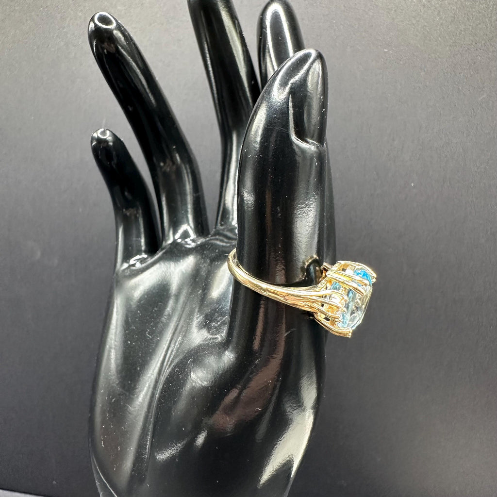 14K Gold Ring with Blue Topaz and Diamonds Size 7