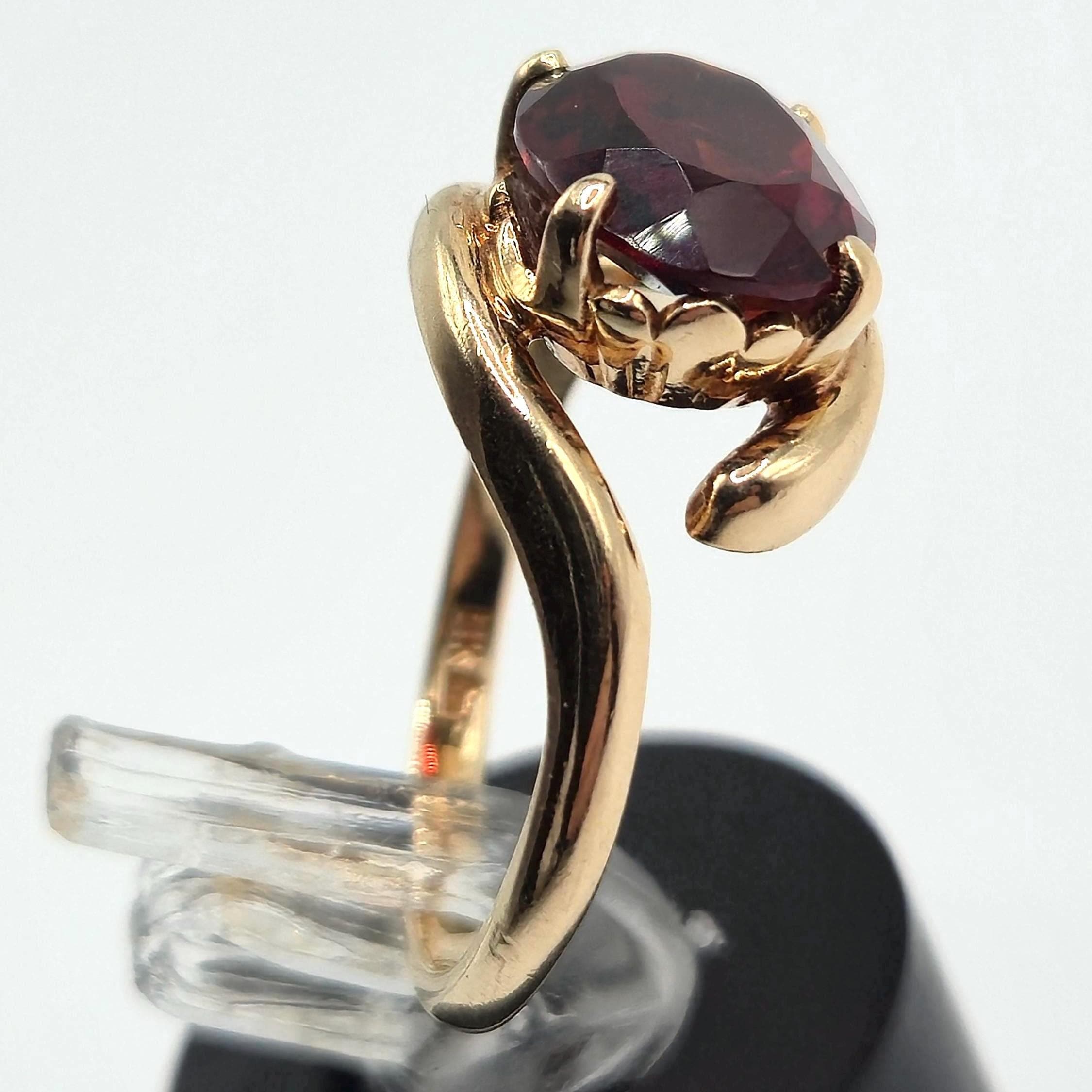 14K Gold Ring with Large Garnet Stone Size 5.25