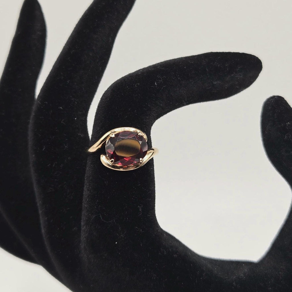 14K Gold Ring with Large Garnet Stone Size 5.25