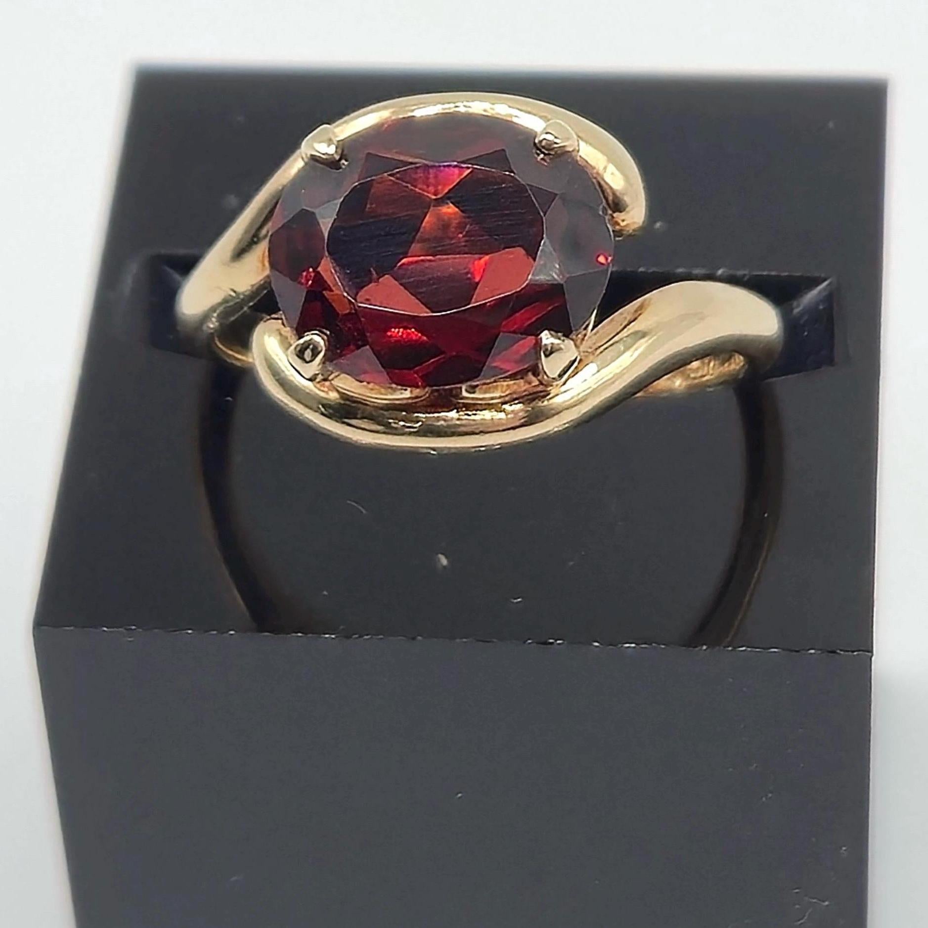 14K Gold Ring with Large Garnet Stone Size 5.25