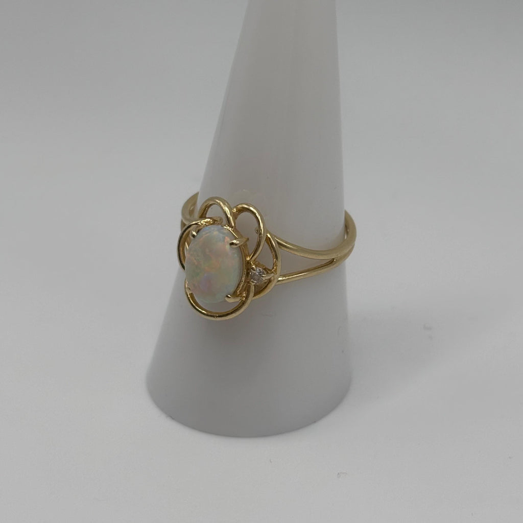 14k Gold Ring with Oval Opal and an Accent Diamond Size 8 Vintage