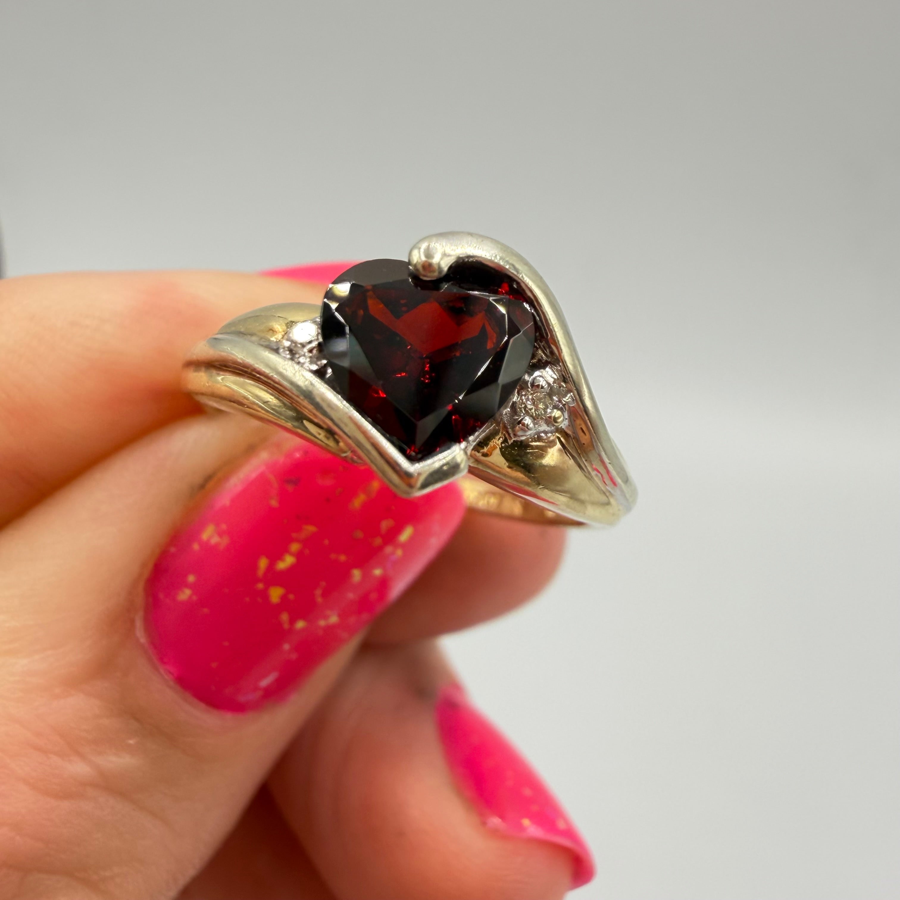 Solid 10K Yellow Gold Ring with Heart-Cut Garnet & Diamond Accents – Size 7.5