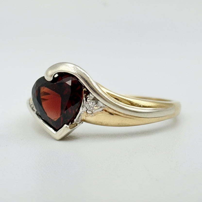 Solid 10K Yellow Gold Ring with Heart-Cut Garnet & Diamond Accents – Size 7.5