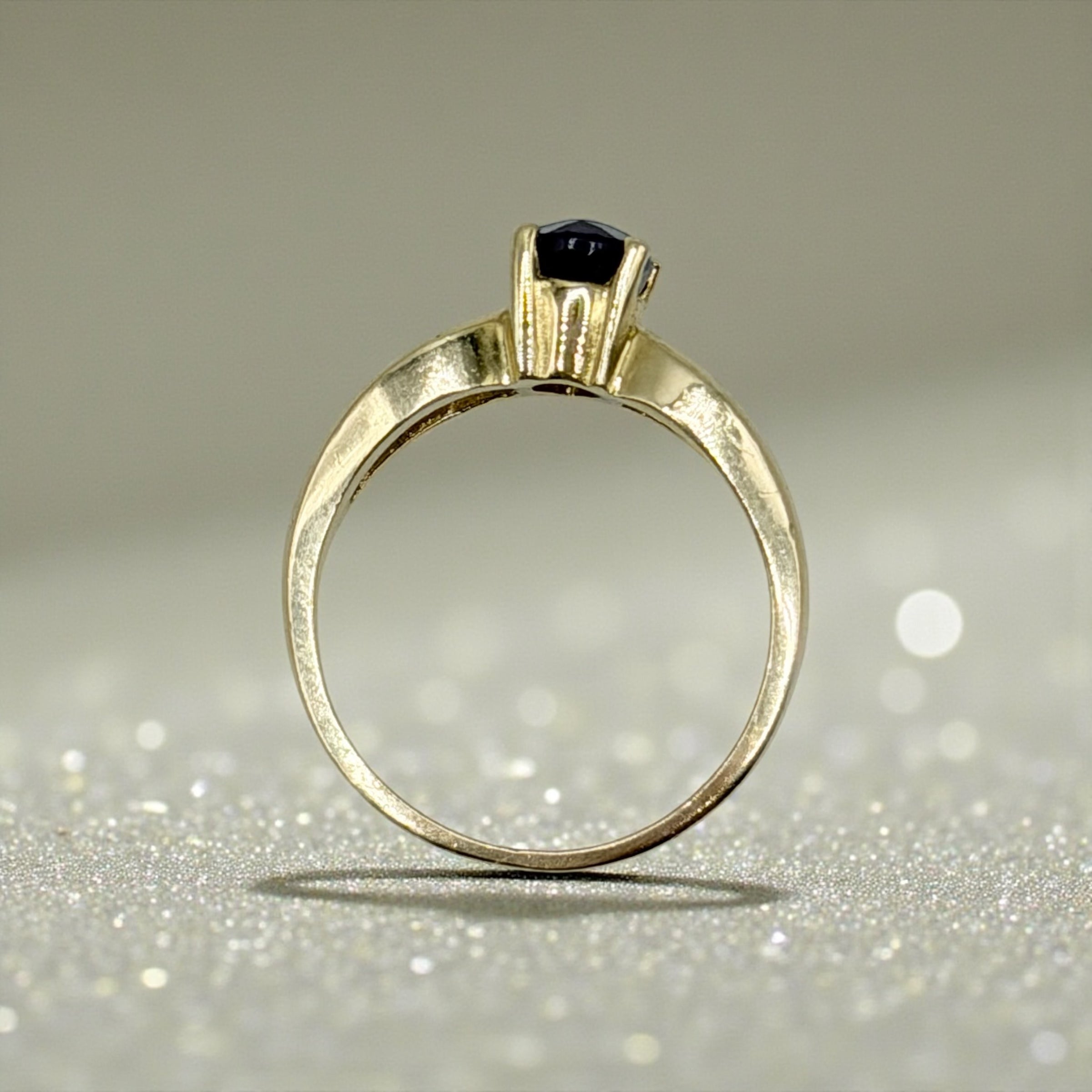 Solid 14K Yellow Gold Ring with Oval Amethyst - Size 6.25