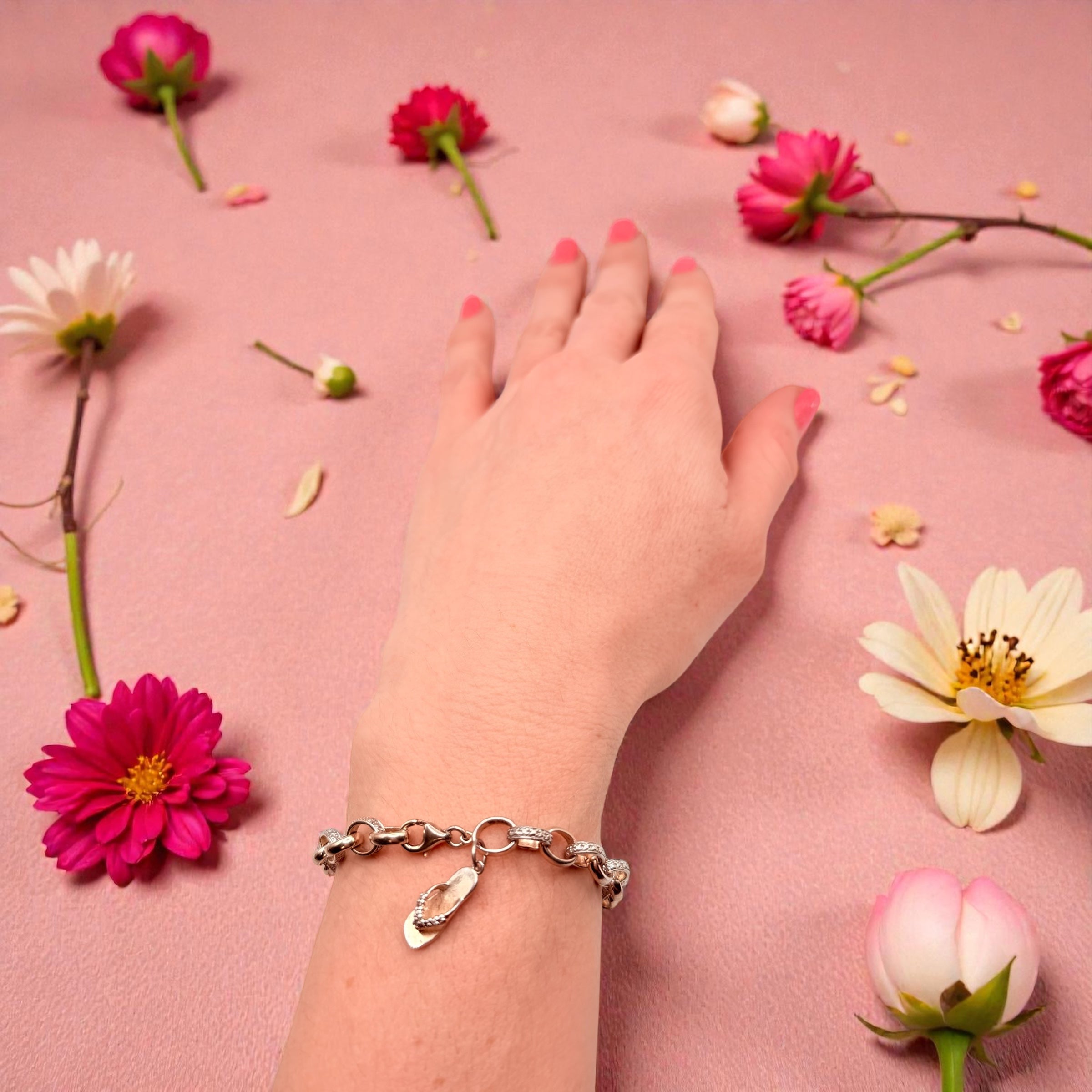 Sterling Silver Linked Bracelet with Sandal Charm – 7.5 Inches