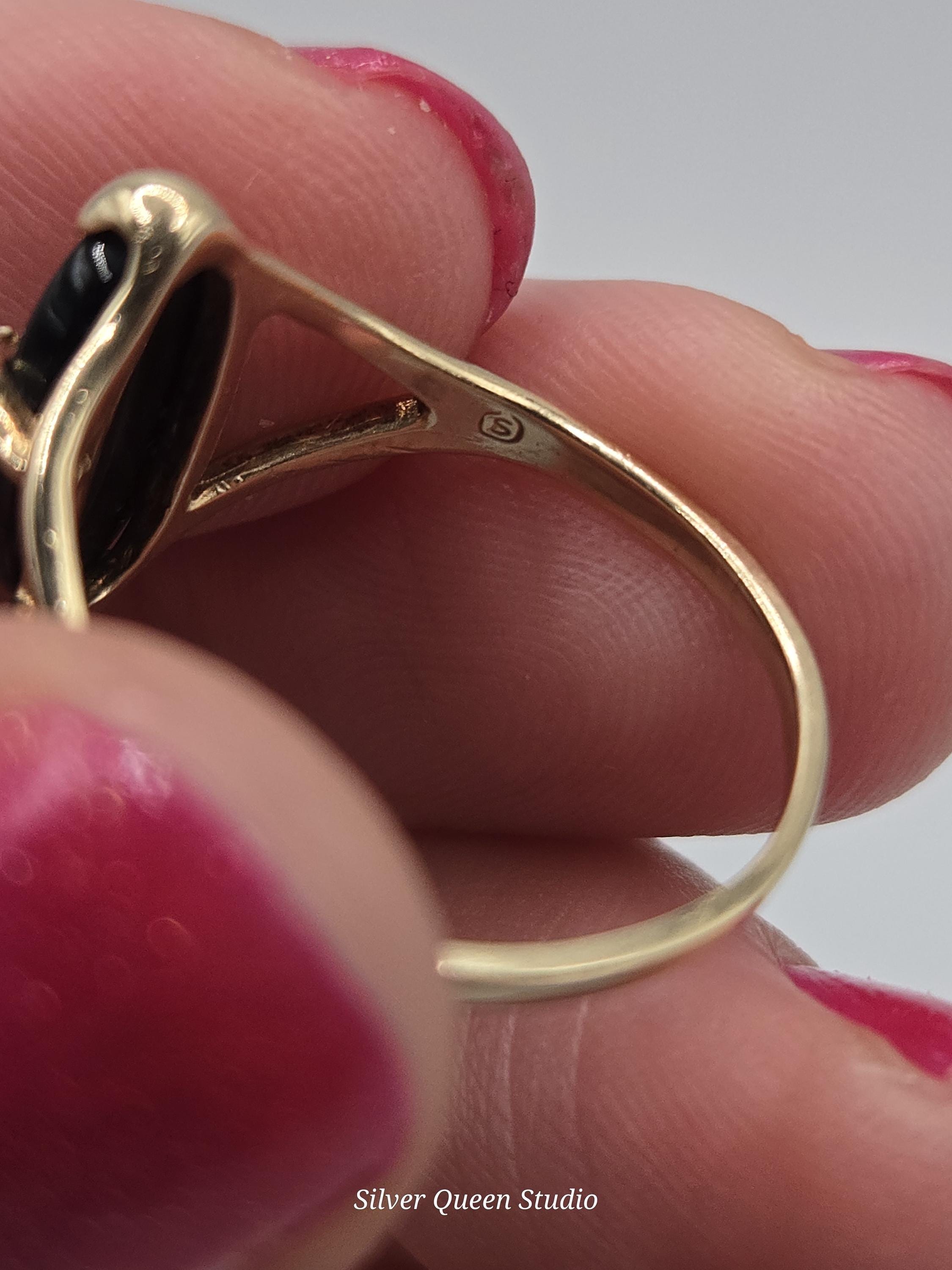 Black Hills Gold Solid 10K Ring with Black Onyx & 12K Leaf Accents – Size 6.25