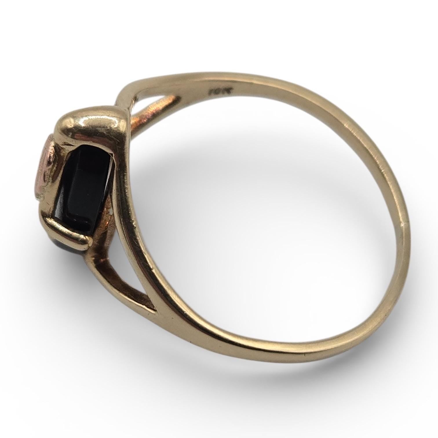 Black Hills Gold Solid 10K Ring with Black Onyx & 12K Leaf Accents – Size 6.25
