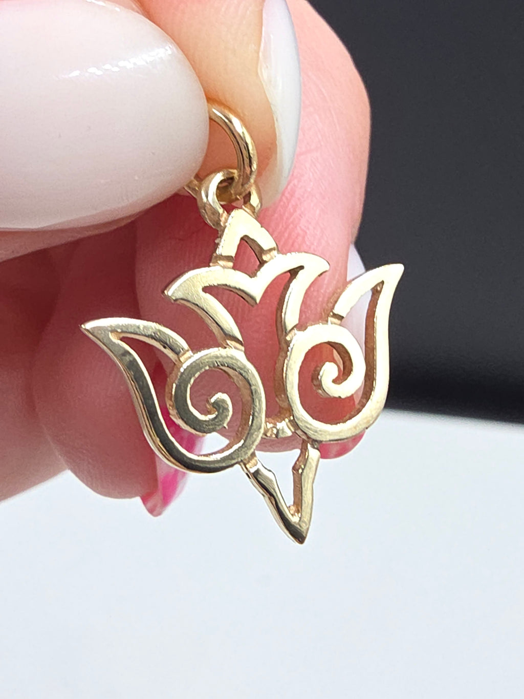 James Avery Solid 14K Yellow Gold Open Scroll Descending Dove Charm Pendant
