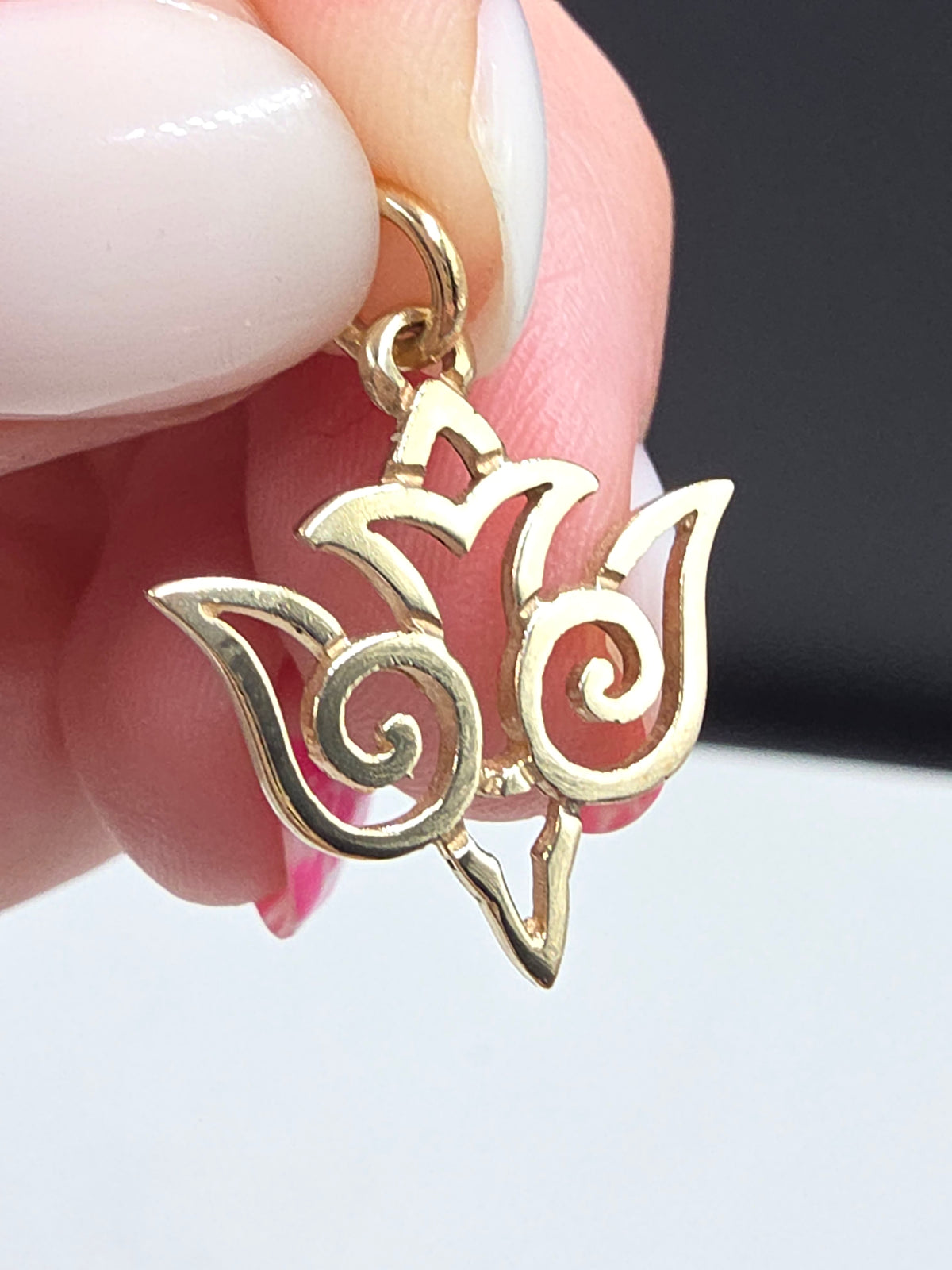 James Avery Solid 14K Yellow Gold Open Scroll Descending Dove Charm Pendant