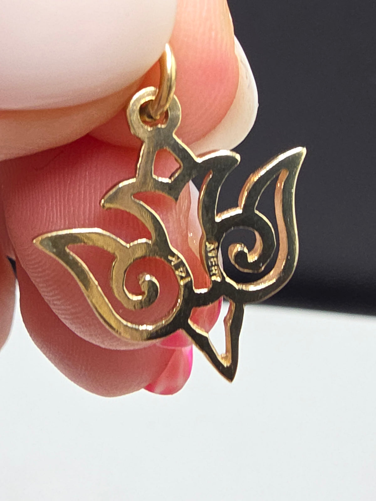 James Avery Solid 14K Yellow Gold Open Scroll Descending Dove Charm Pendant