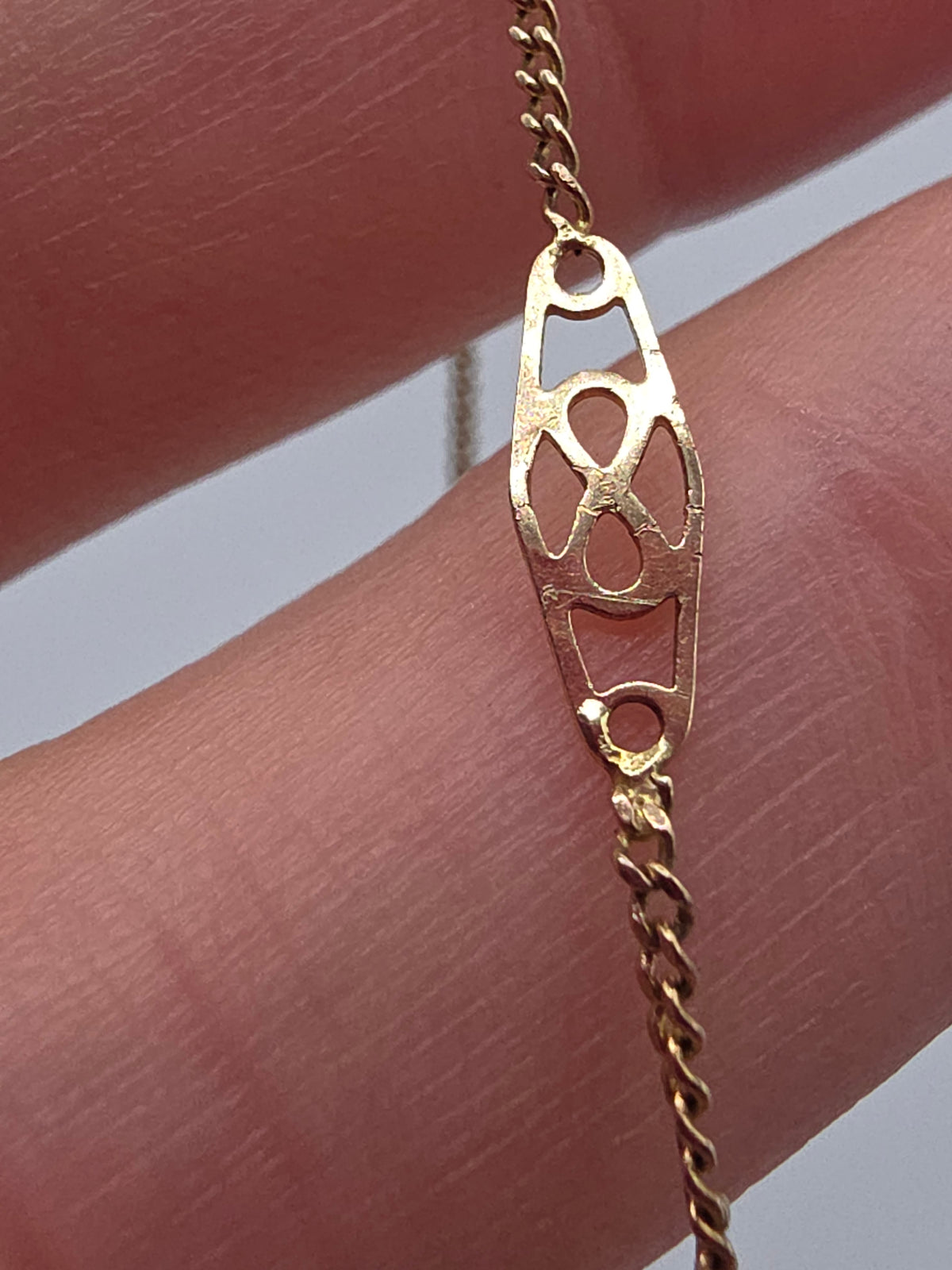 Solid 14K Yellow Gold Italian Filigree Station Curb Chain Bracelet - 8 Inch
