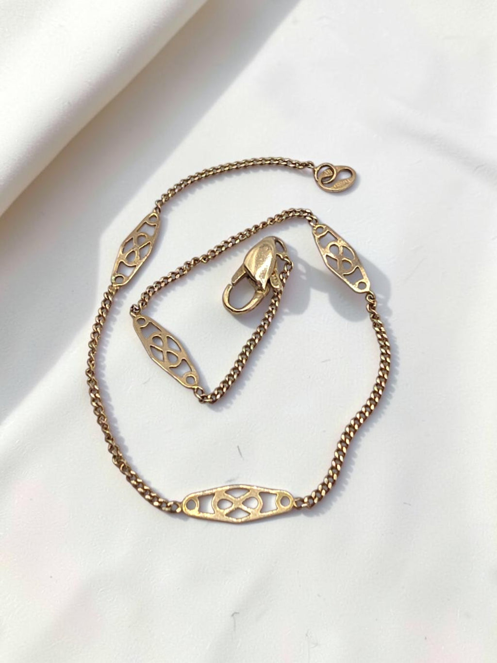 Solid 14K Yellow Gold Italian Filigree Station Curb Chain Bracelet - 8 Inch