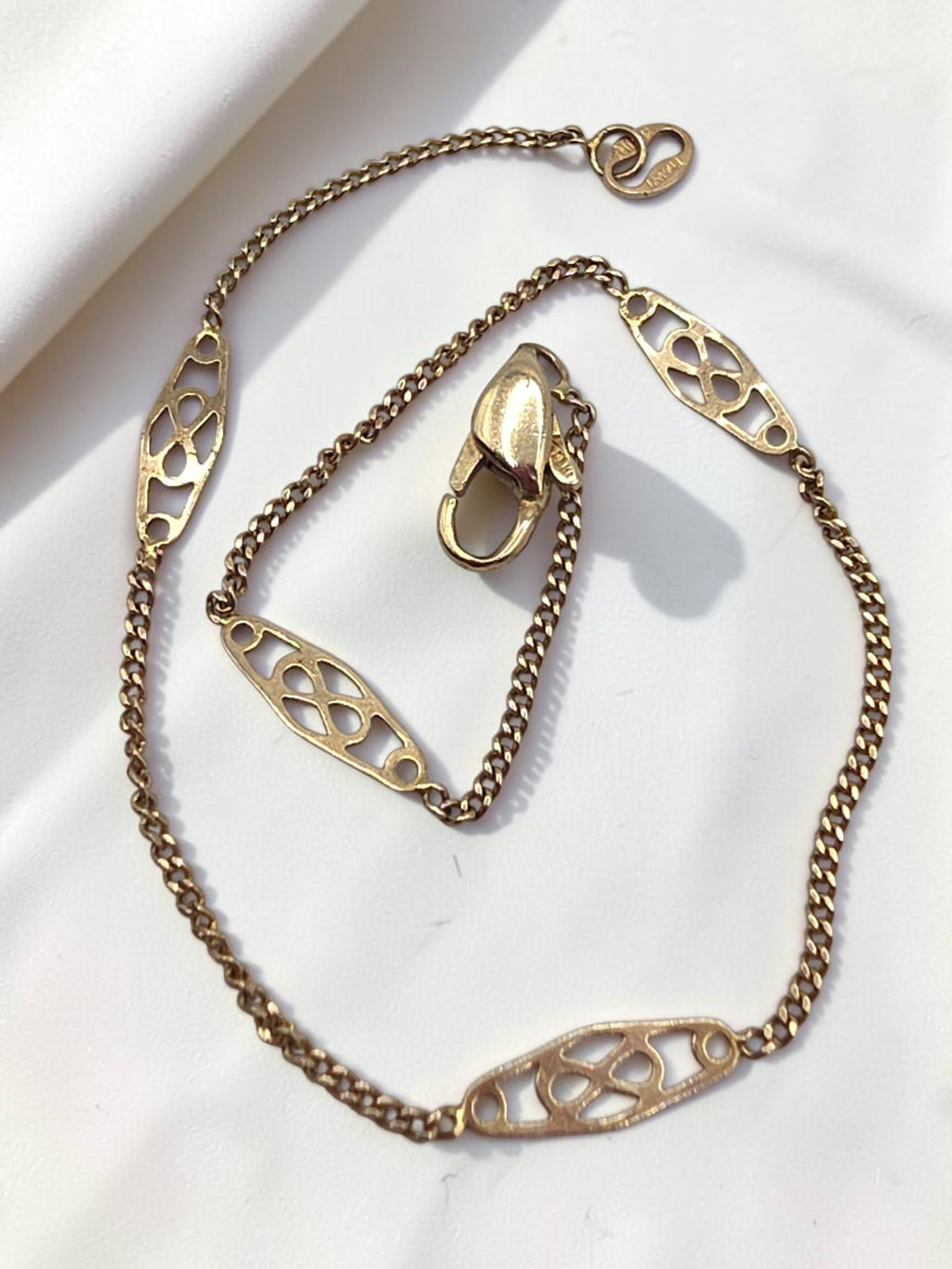 Solid 14K Yellow Gold Italian Filigree Station Curb Chain Bracelet - 8 Inch