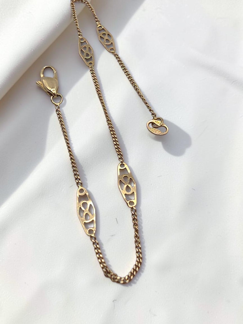 Solid 14K Yellow Gold Italian Filigree Station Curb Chain Bracelet - 8 Inch