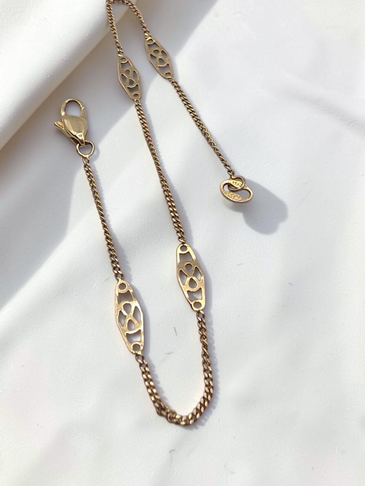 Solid 14K Yellow Gold Italian Filigree Station Curb Chain Bracelet - 8 Inch