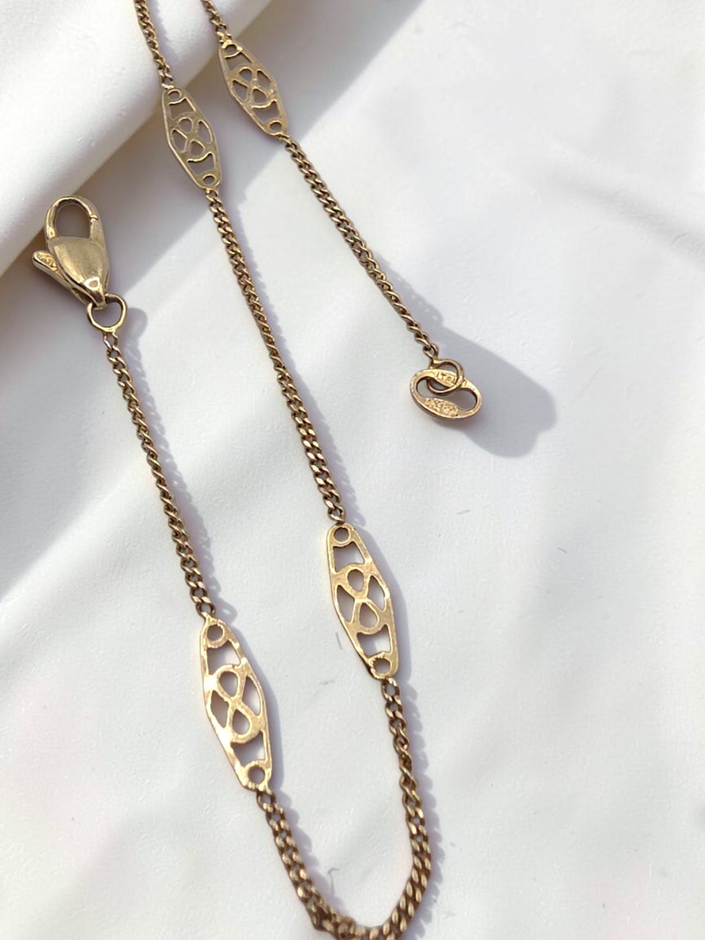 Solid 14K Yellow Gold Italian Filigree Station Curb Chain Bracelet - 8 Inch