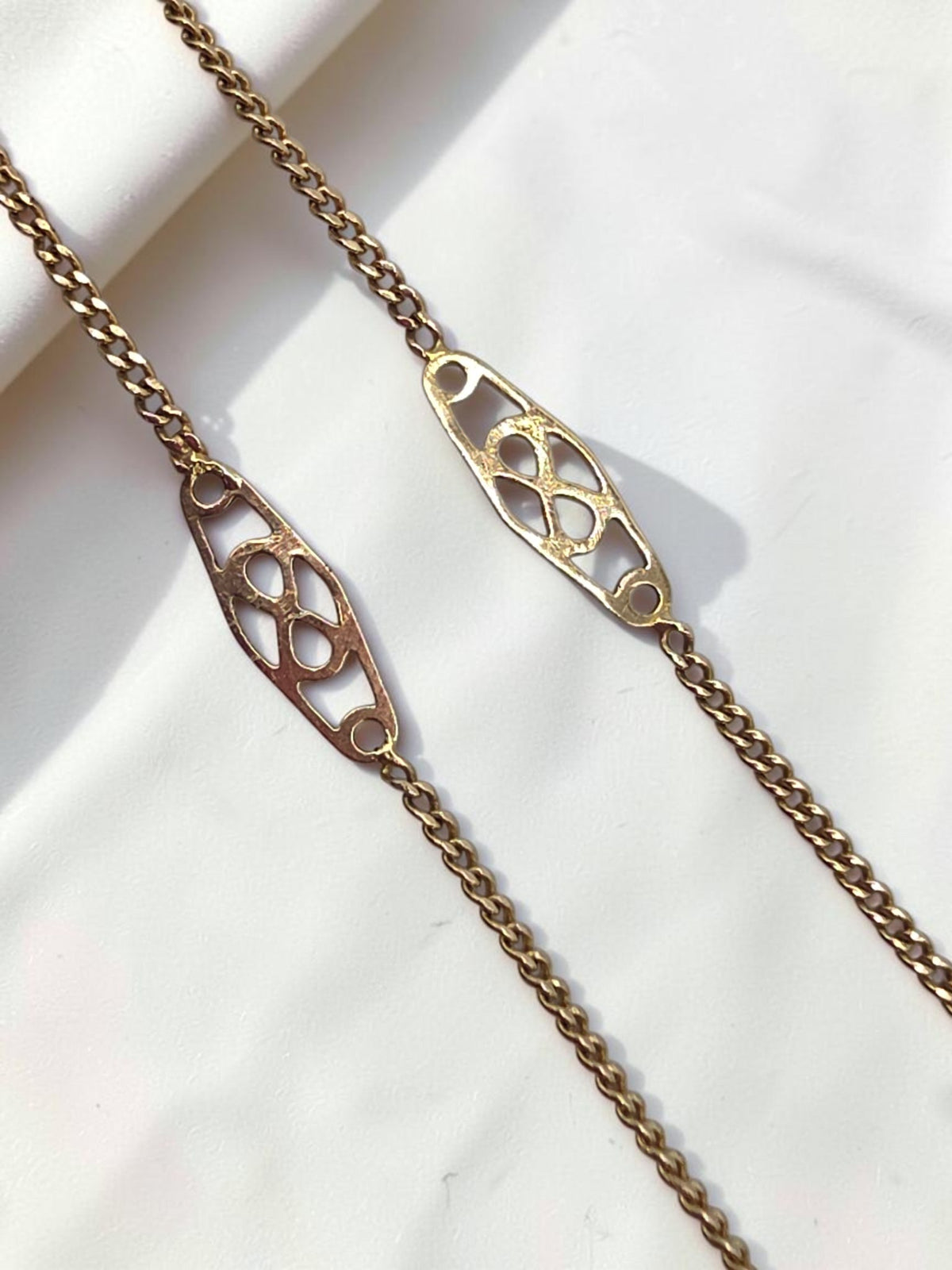 Solid 14K Yellow Gold Italian Filigree Station Curb Chain Bracelet - 8 Inch