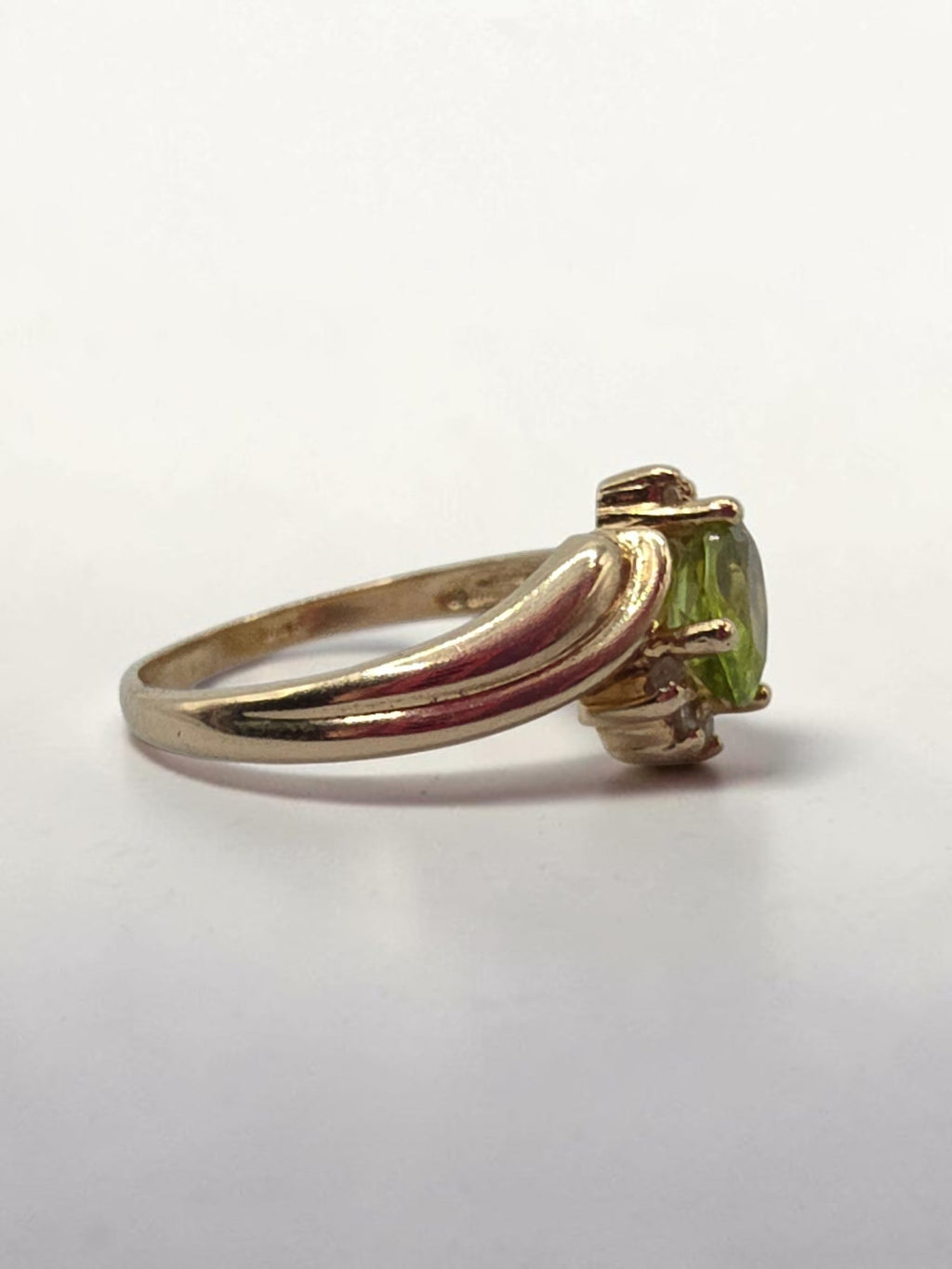 Solid 14K Yellow Gold Oval Cut Green Peridot Ring with Diamond Accents - Size 6