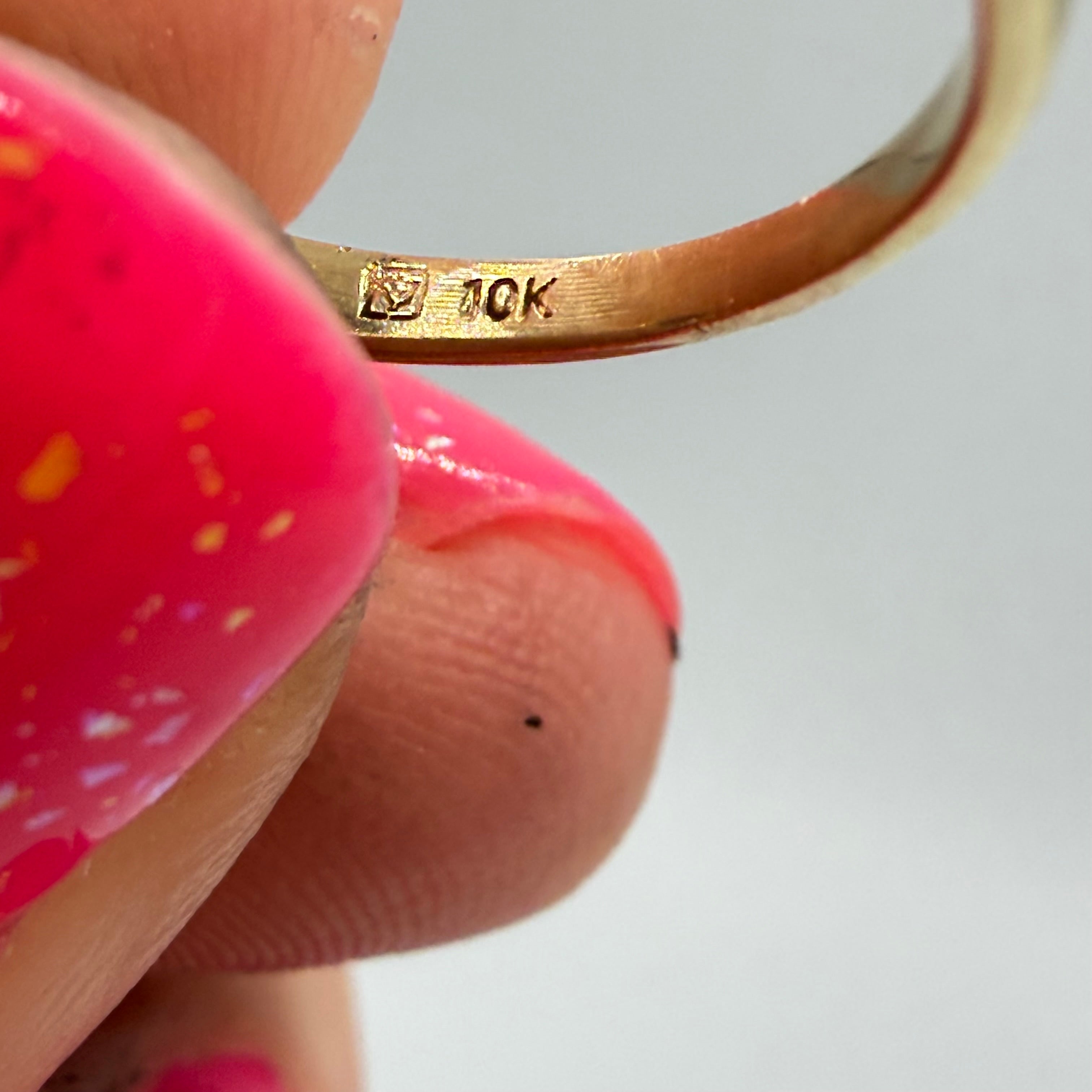 Solid 10K Yellow Gold Ring with Heart-Cut Garnet & Diamond Accents – Size 7.5
