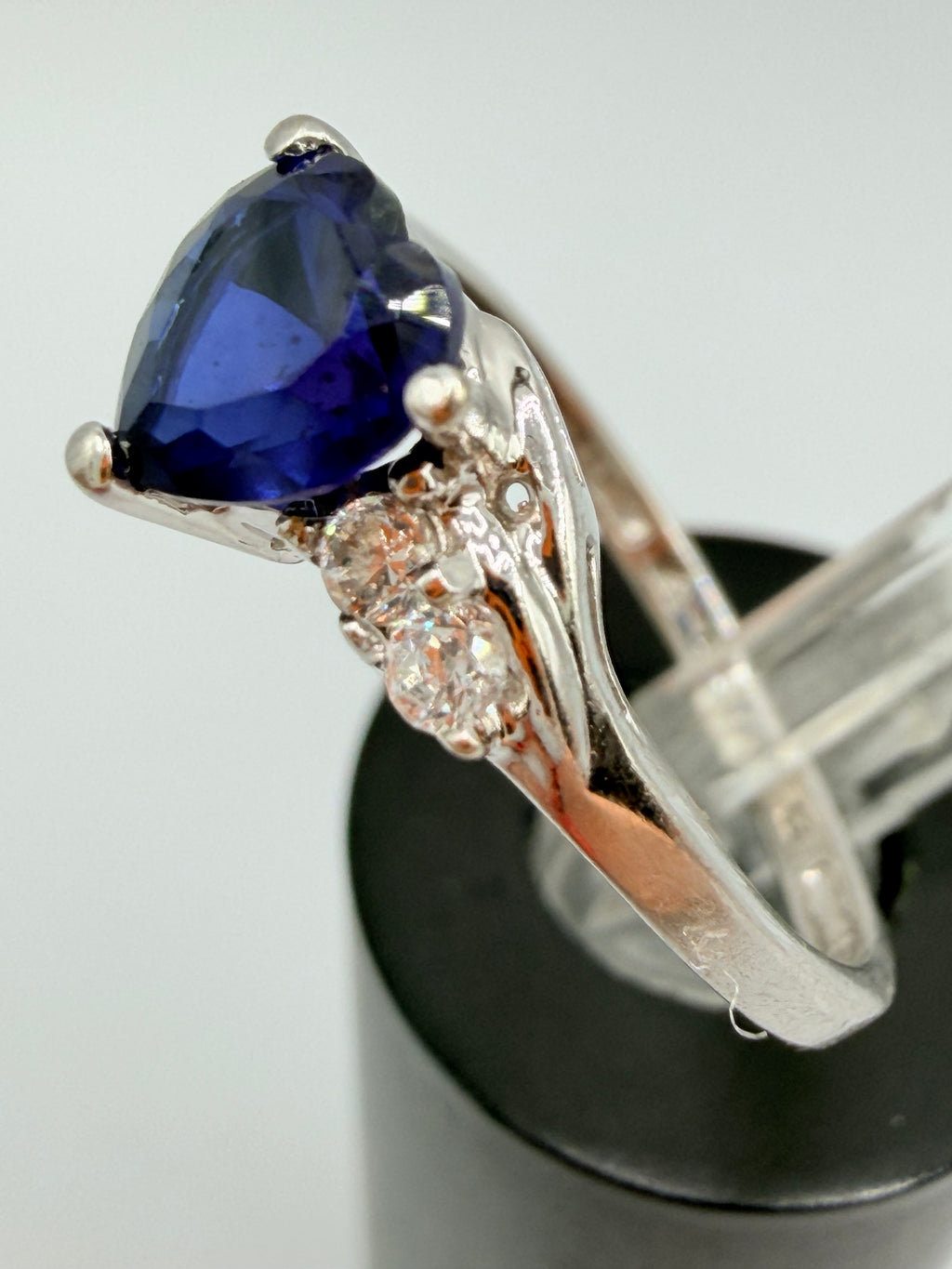 Solid 10K White Gold Ring with Heart Cut Blue Sapphire & CZ Accents - Size 6.5