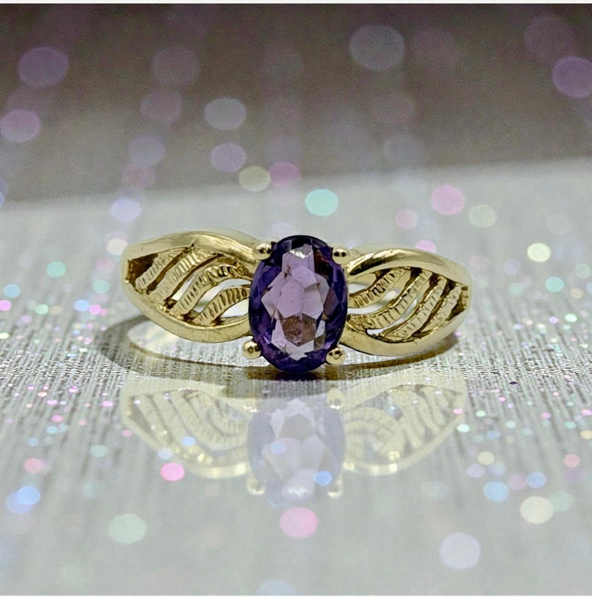 Solid 14K Yellow Gold Ring with Oval Amethyst - Size 6.25