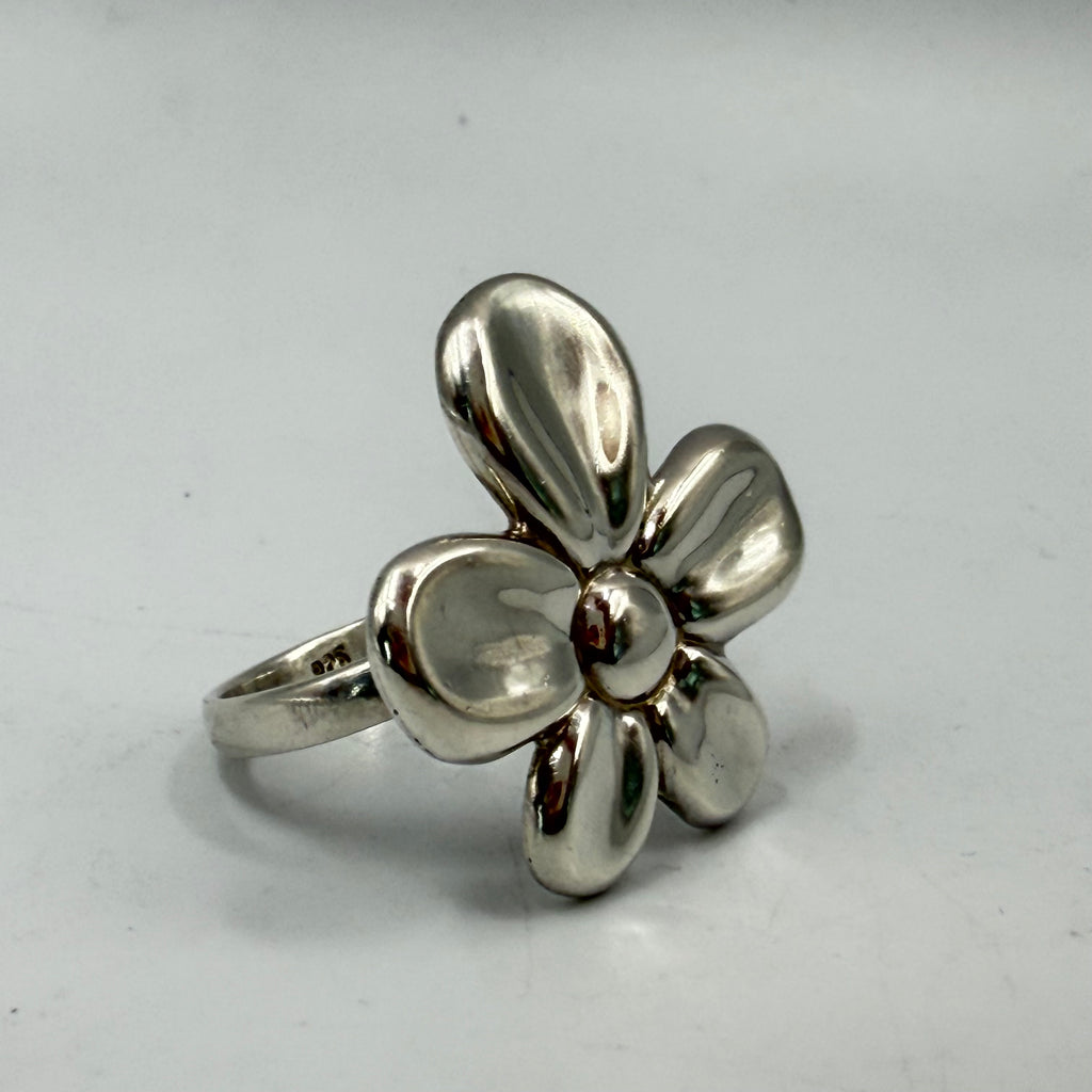 925 Sterling Silver Flower Ring – Size 9