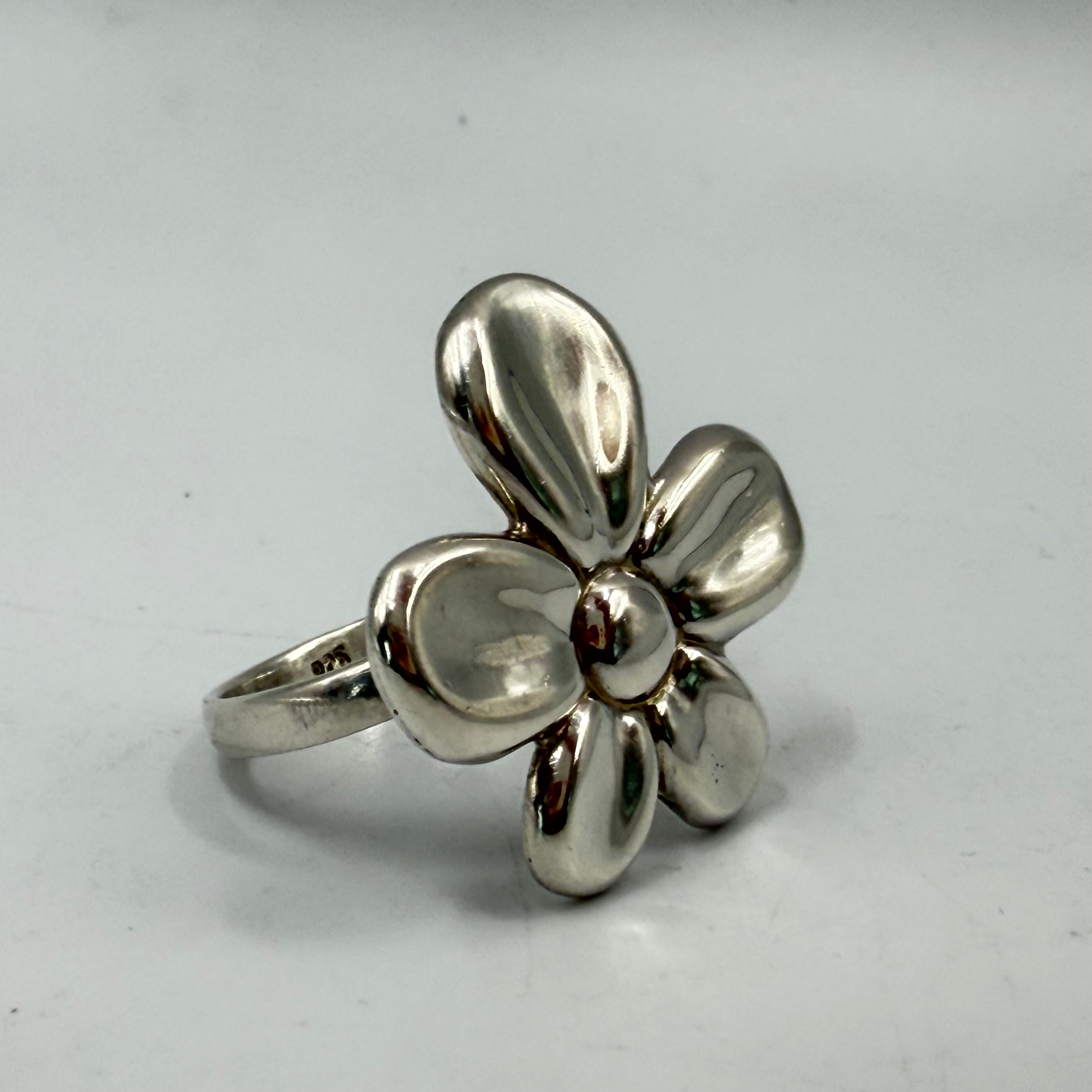925 Sterling Silver Flower Ring – Size 9