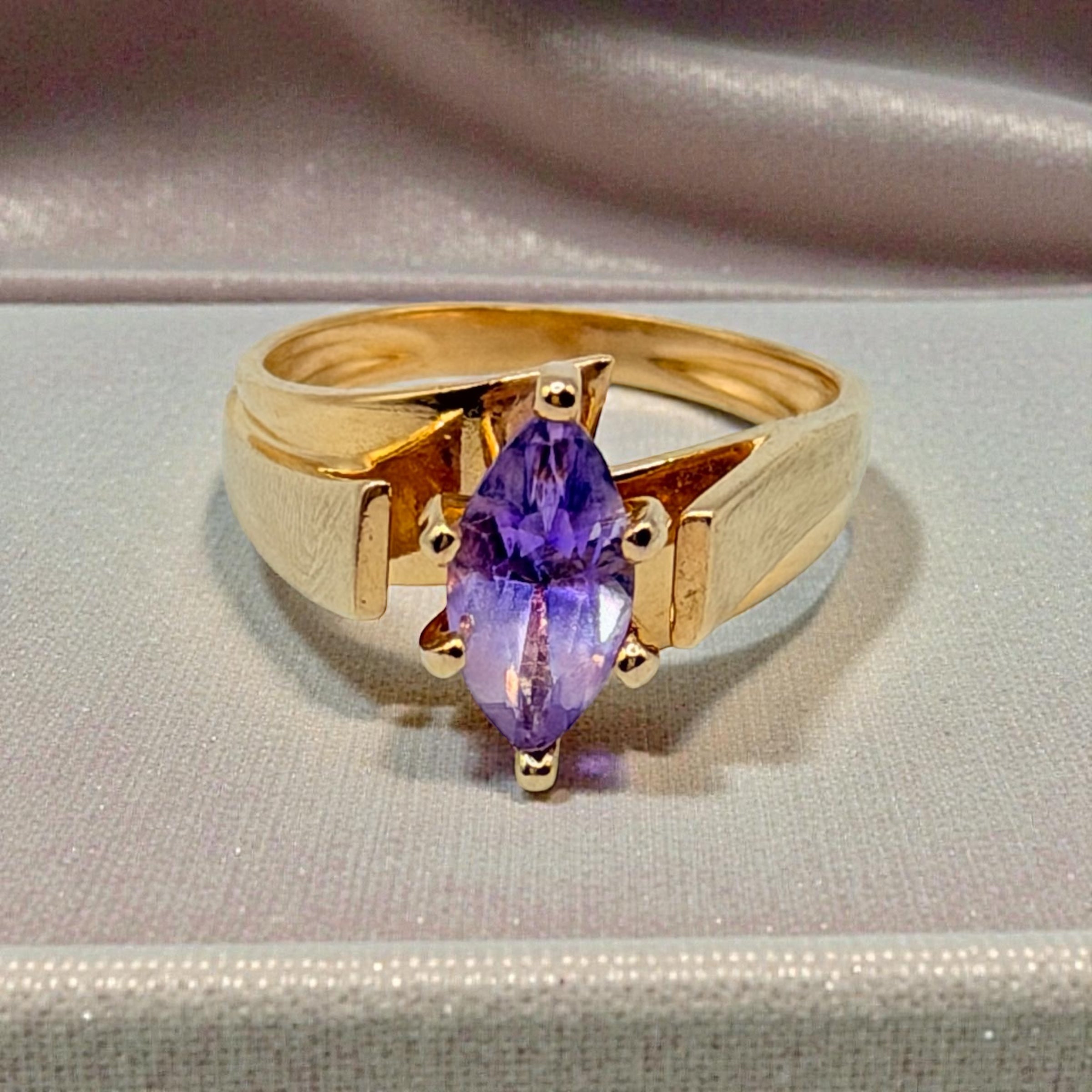 Helzberg Solid 14K Yellow Gold Ring with Marquise-Cut Amethyst – Size 6