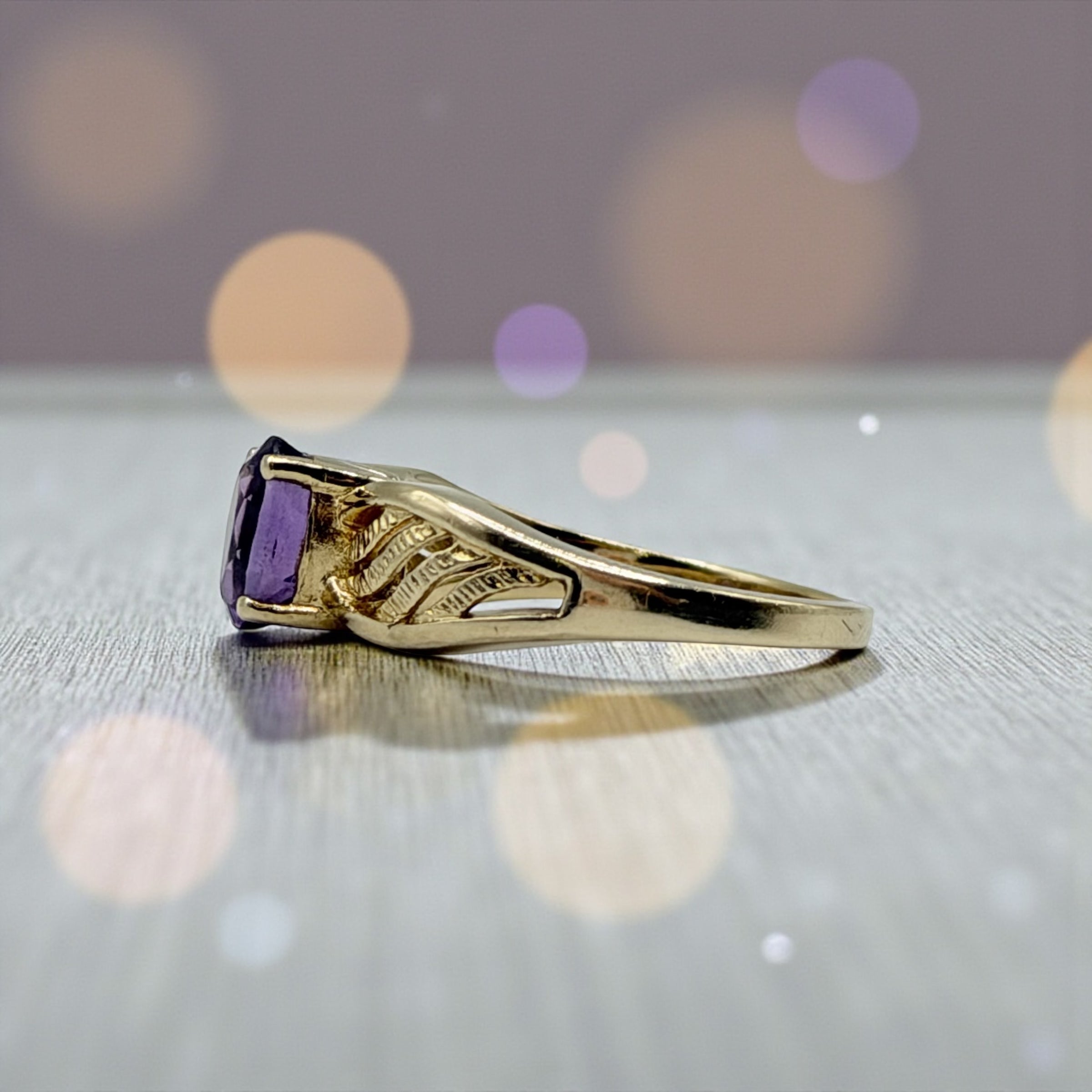 Solid 14K Yellow Gold Ring with Oval Amethyst - Size 6.25