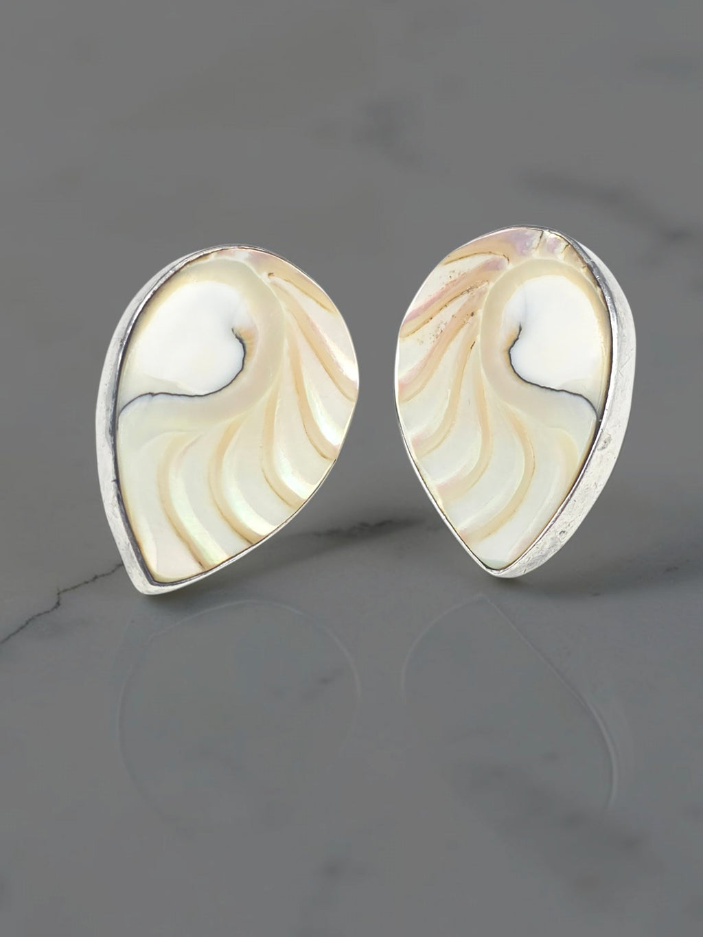 AKR 925 Sterling Silver Carved Shell Pear Teardrop Stud Earrings
