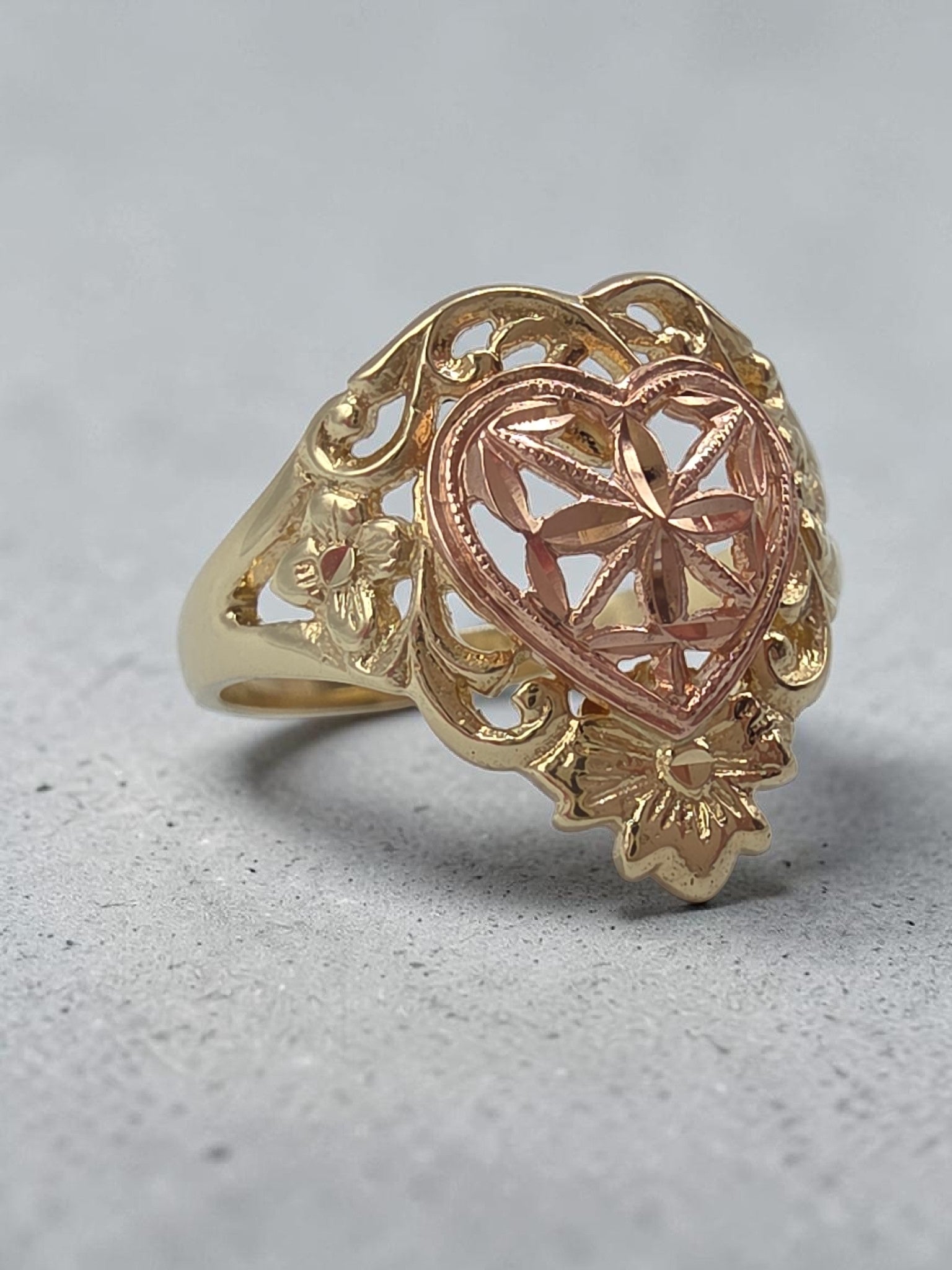 Beverly Hills Gold solid 14K two tone filigree heart ring size 6