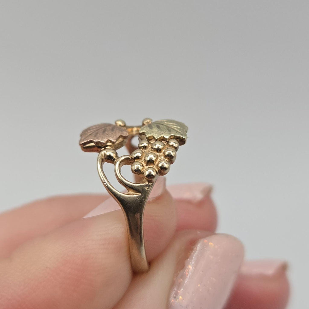 Black Hills Gold Ring, Solid 10K Gold, Tri Color Gold Grape & Leaf Design, Size 6