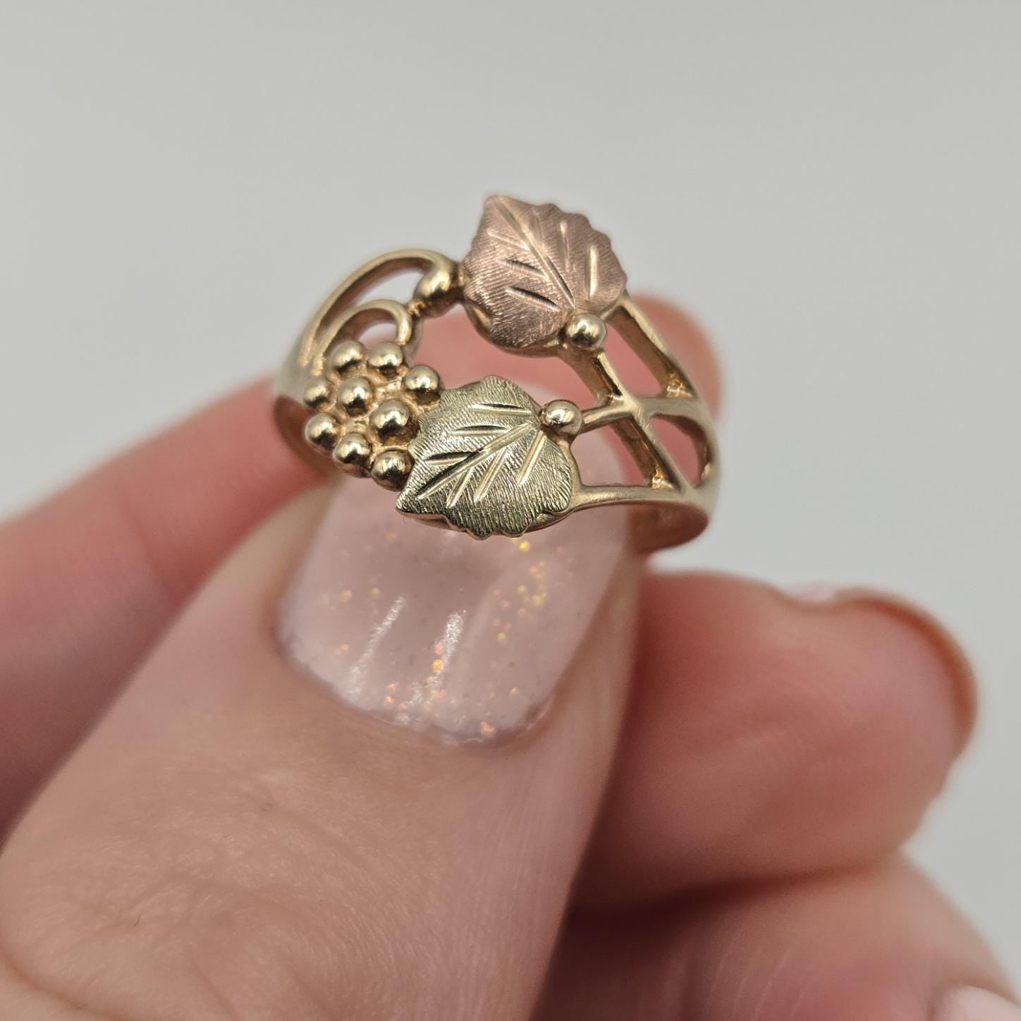 Black Hills Gold Ring, Solid 10K Gold, Tri Color Gold Grape & Leaf Design, Size 6