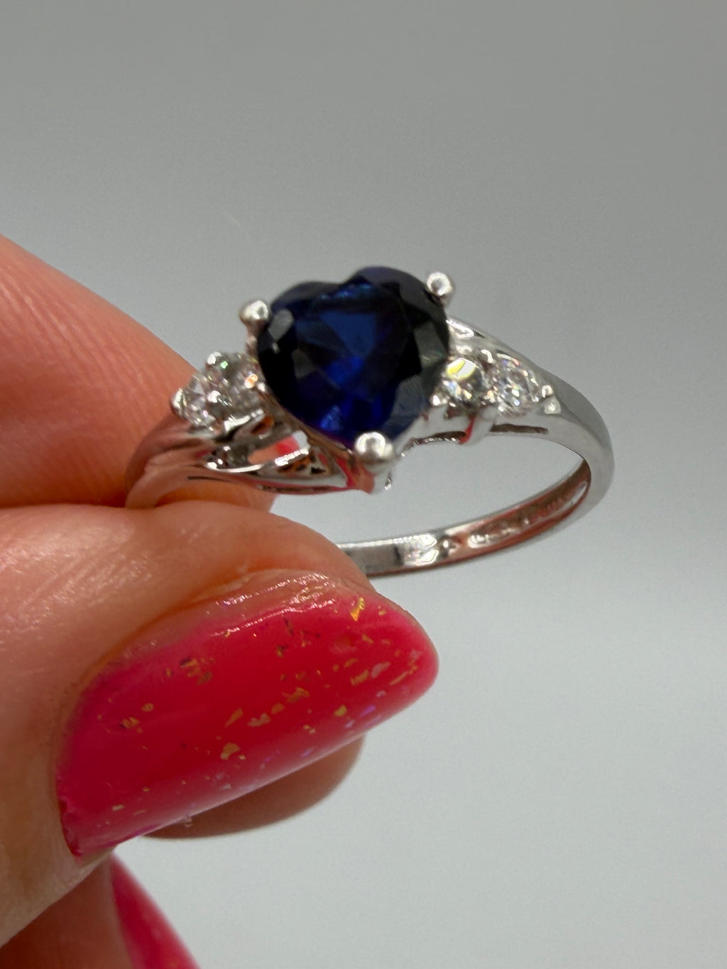 Solid 10K White Gold Ring with Heart Cut Blue Sapphire & CZ Accents - Size 6.5