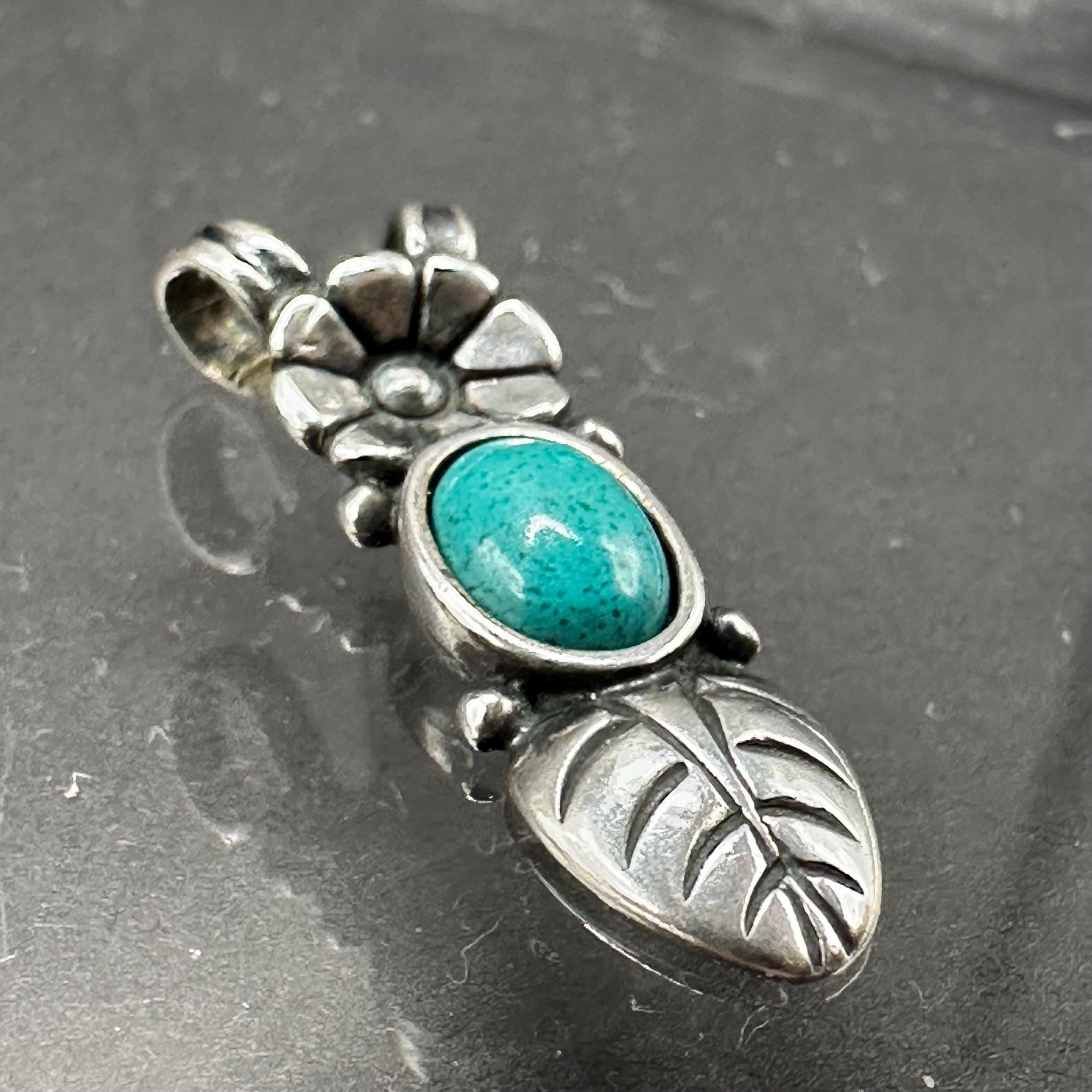 Carolyn Pollack Sterling Silver 925 Feather Flower and Turquoise Stone Native American Necklace Pendant