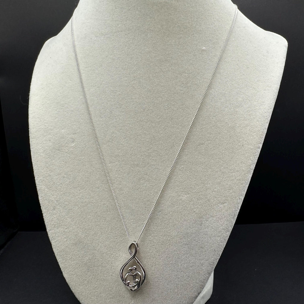 Jane Seymour Infinity Necklace with Parents and Two Children Sterling Silver 19 Inches Length