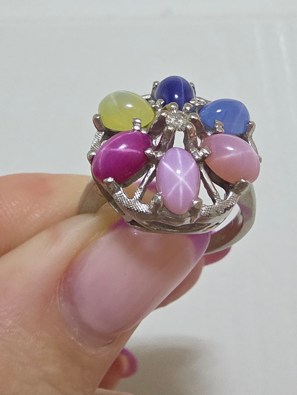 Stunning Solid 10K White Gold Diamond & Rainbow Star Sapphire Halo Ring - Size 6