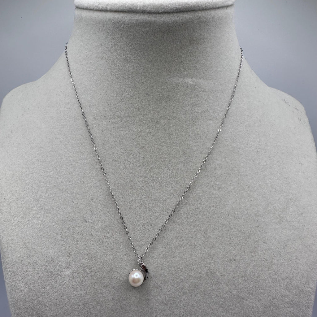 Vintage 14K White Gold Necklace with Pearl and Diamond 14K Pendant 15 Inches Long